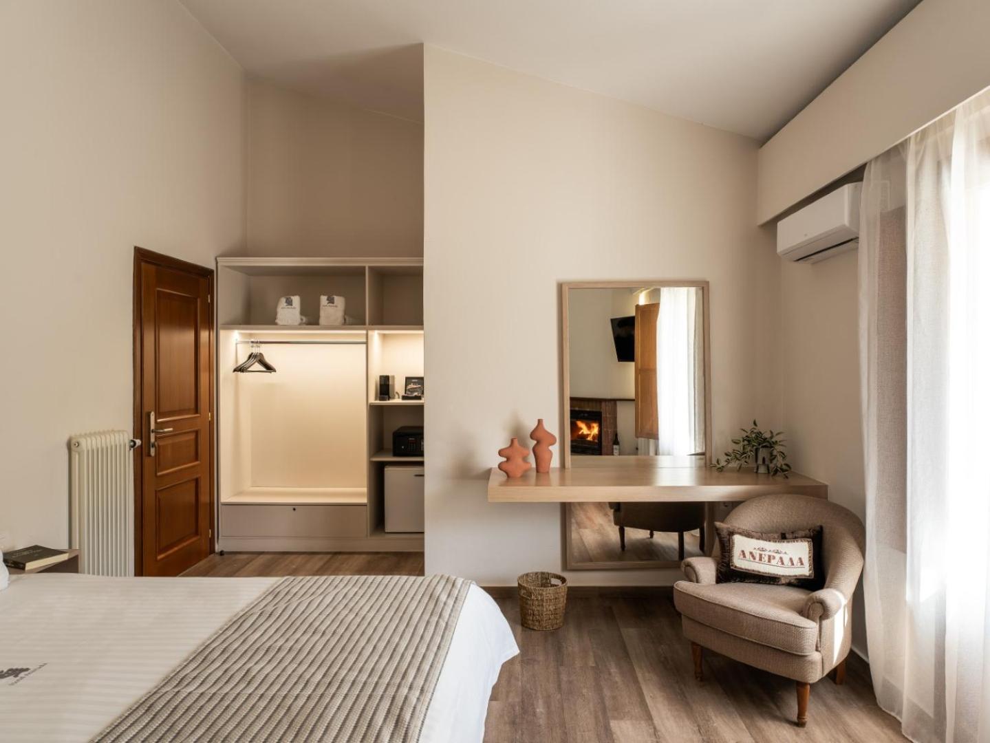 Superior King Room - Photo 4