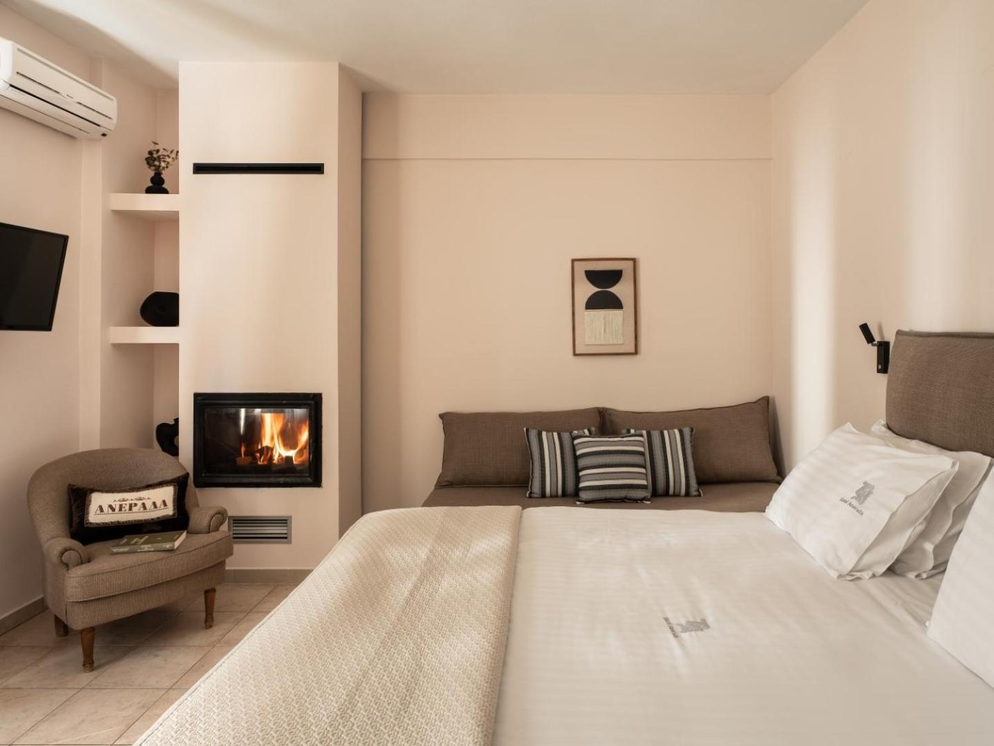 Double or Twin Room with Mountain View - Photo 1