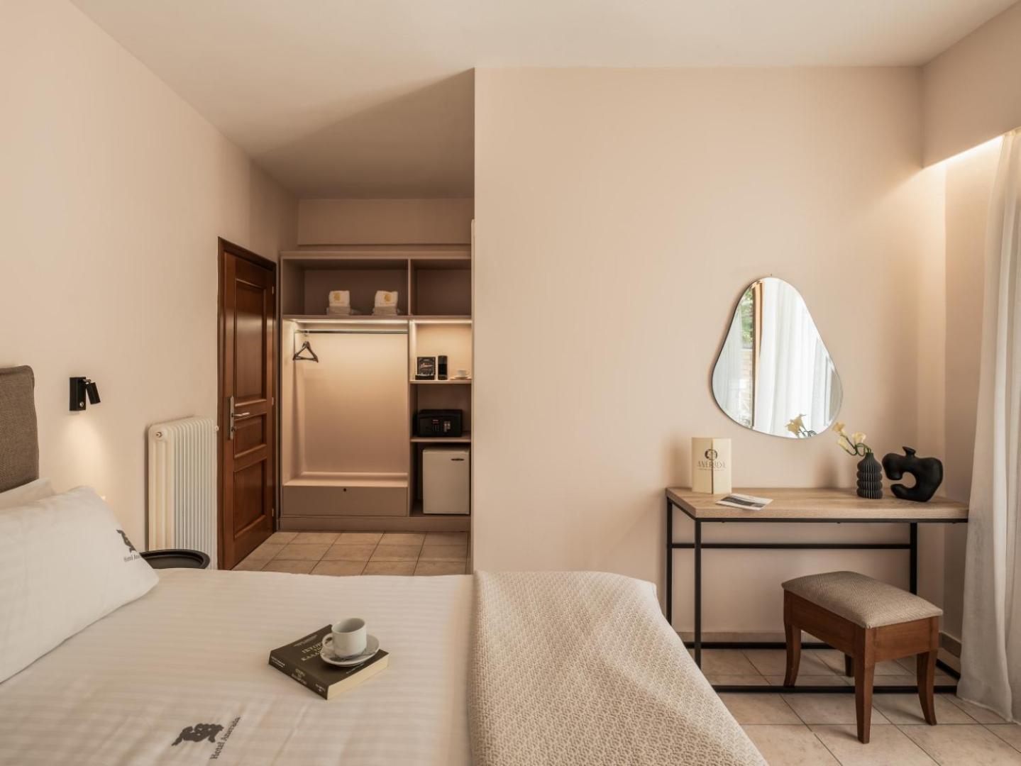 Double or Twin Room with Mountain View - Photo 8