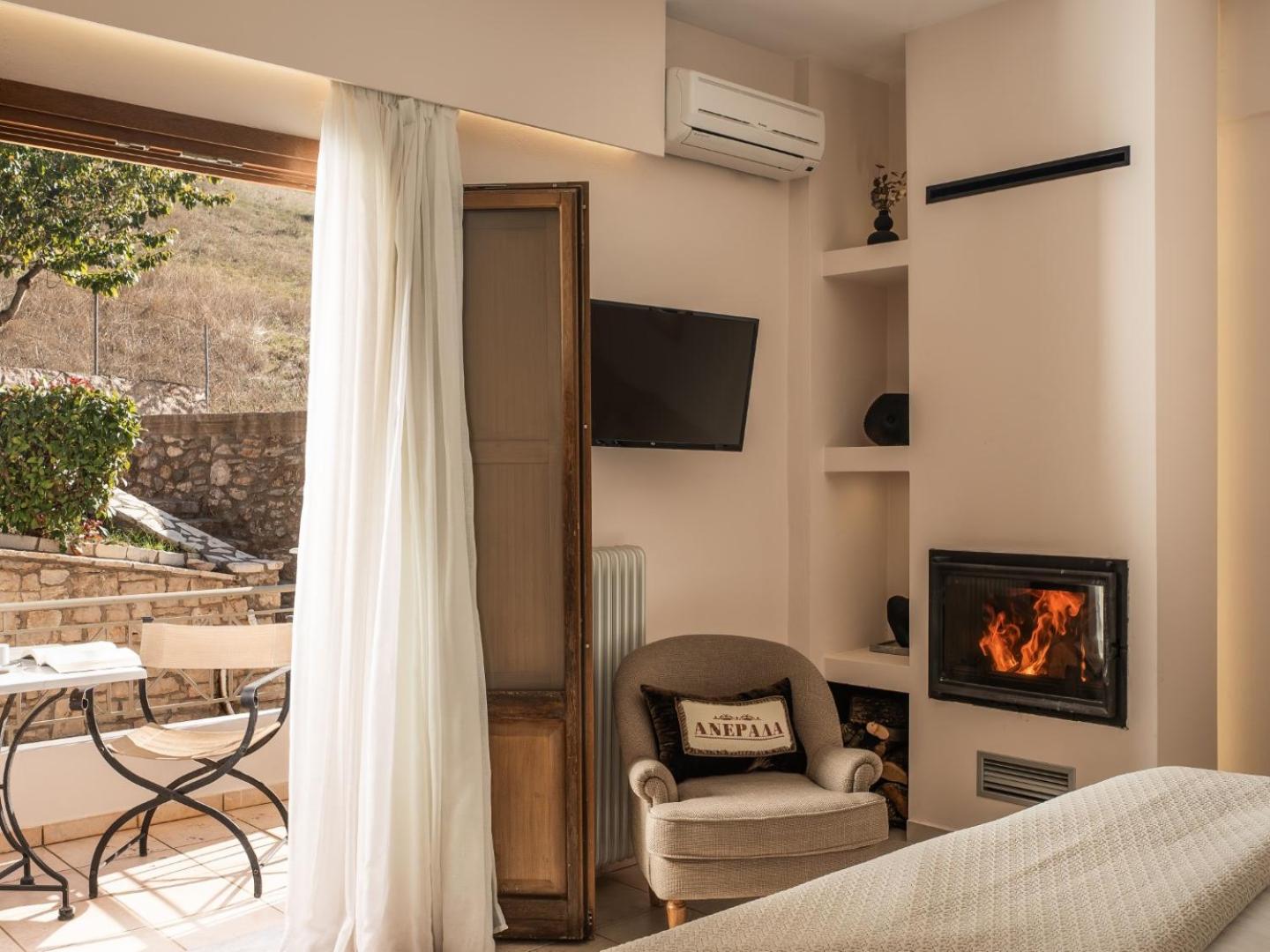 Double or Twin Room with Mountain View - Photo 7