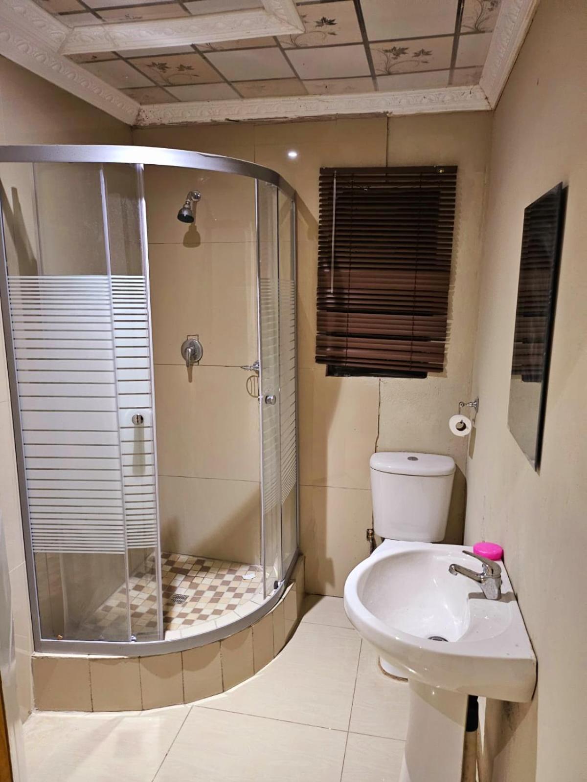 Budget Double Room photo 3