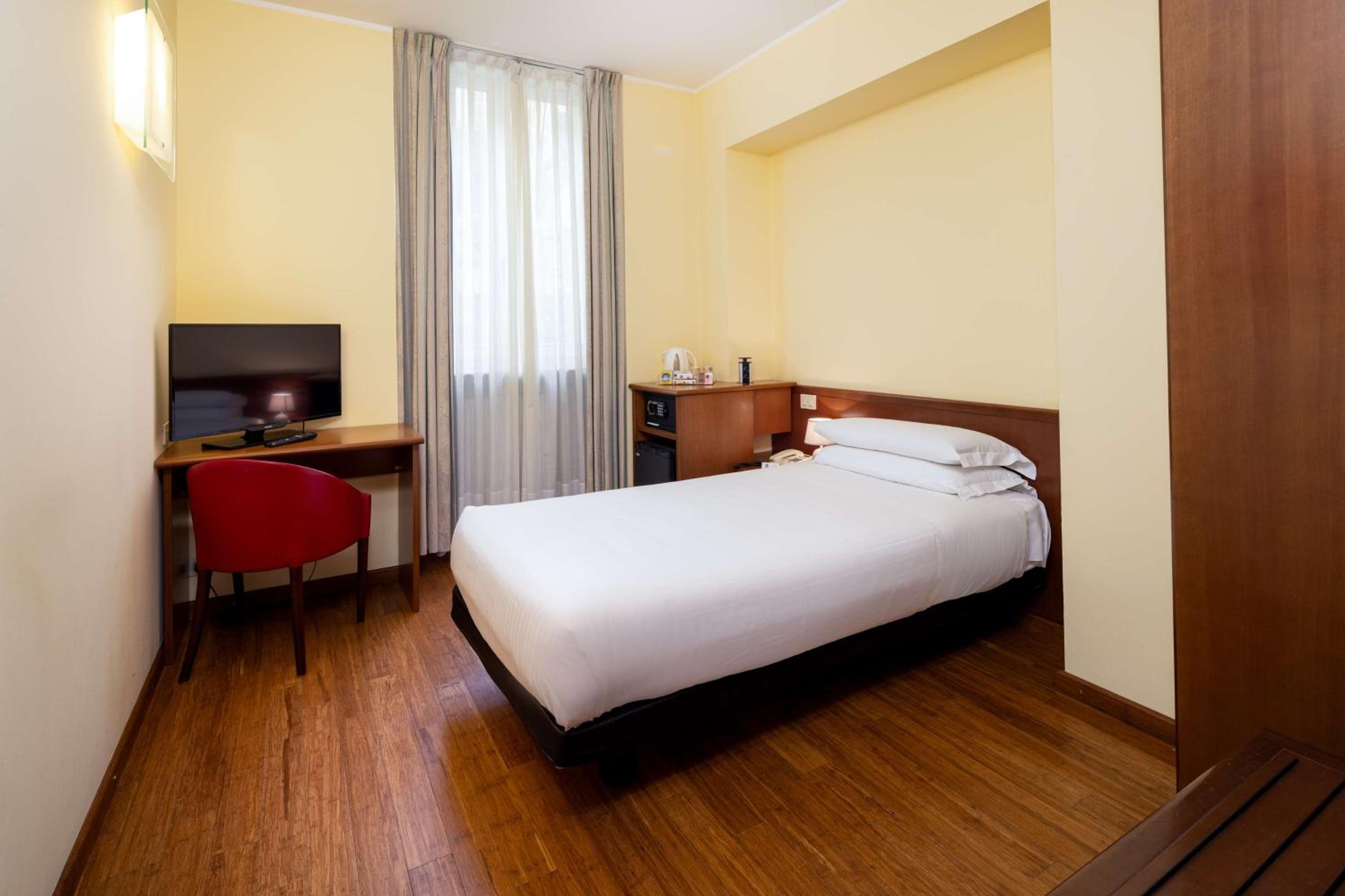Standard Single Room - Photo 4