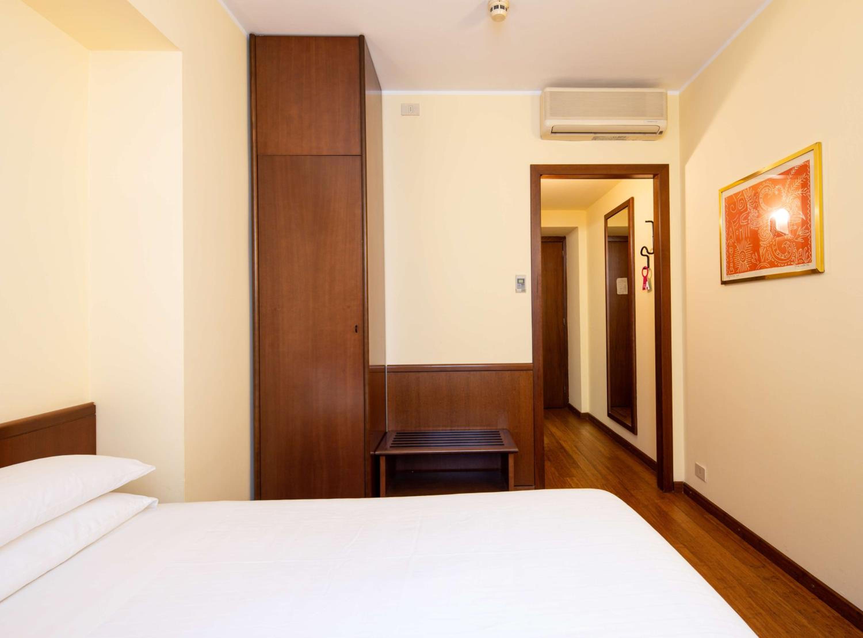 Standard Single Room - Photo 5
