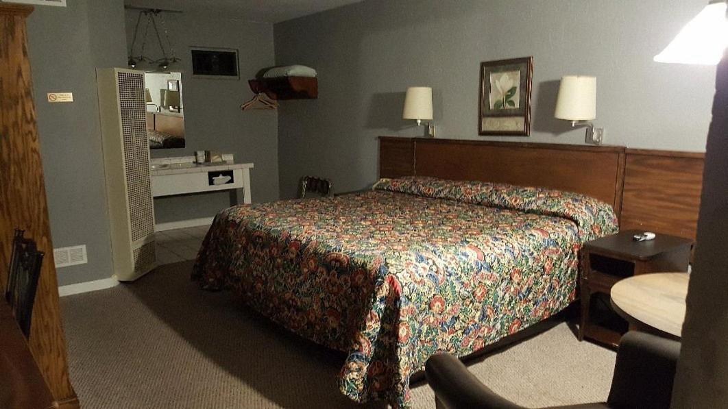 Queen Room photo 1