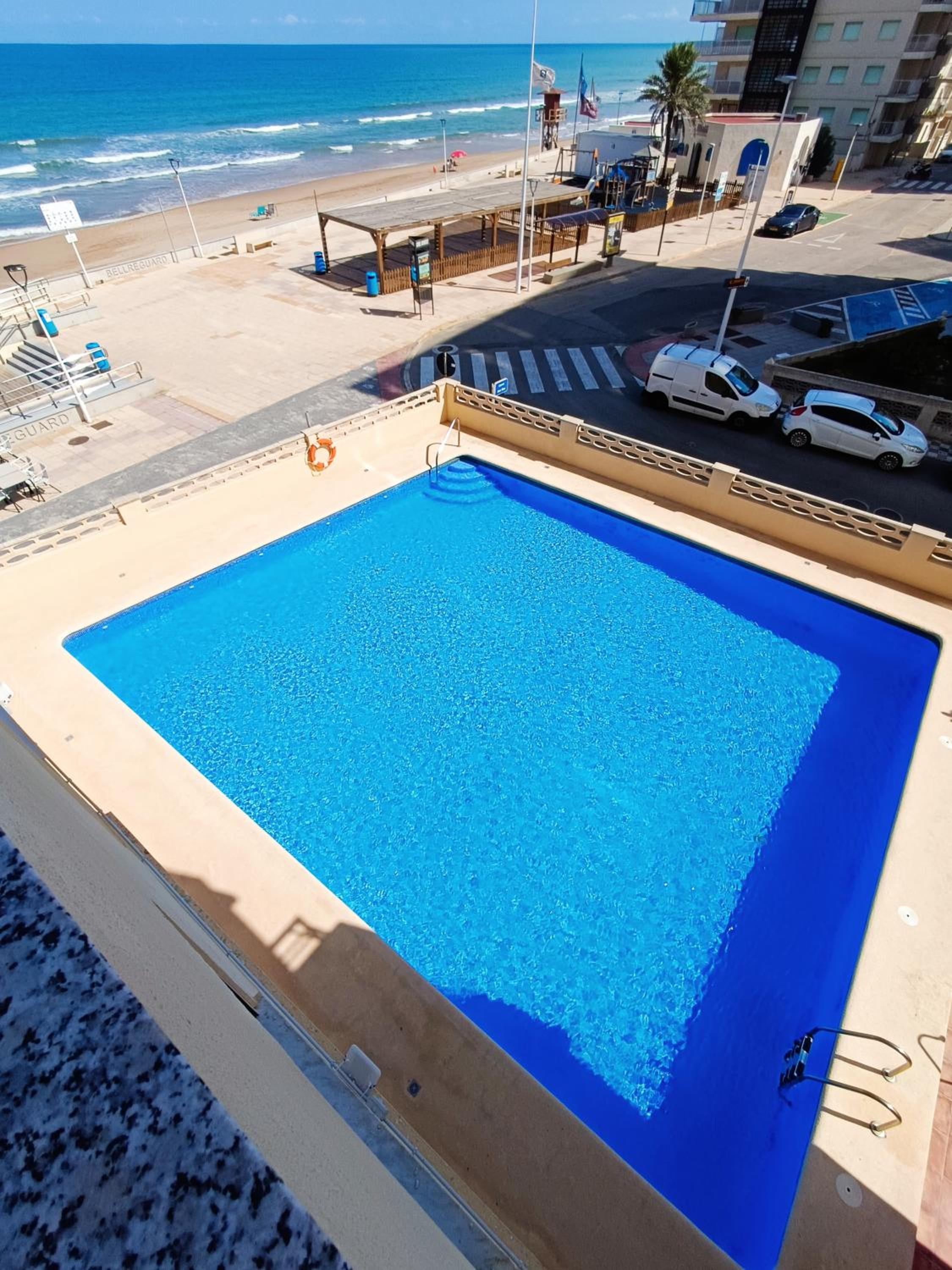 One-Bedroom Apartment with Balcony and Sea View photo 3