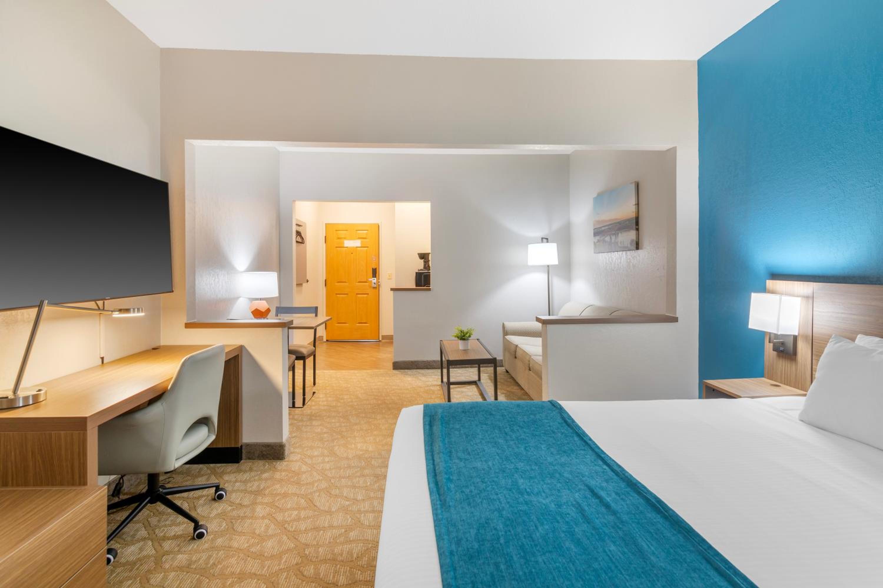 King Suite - Photo 3