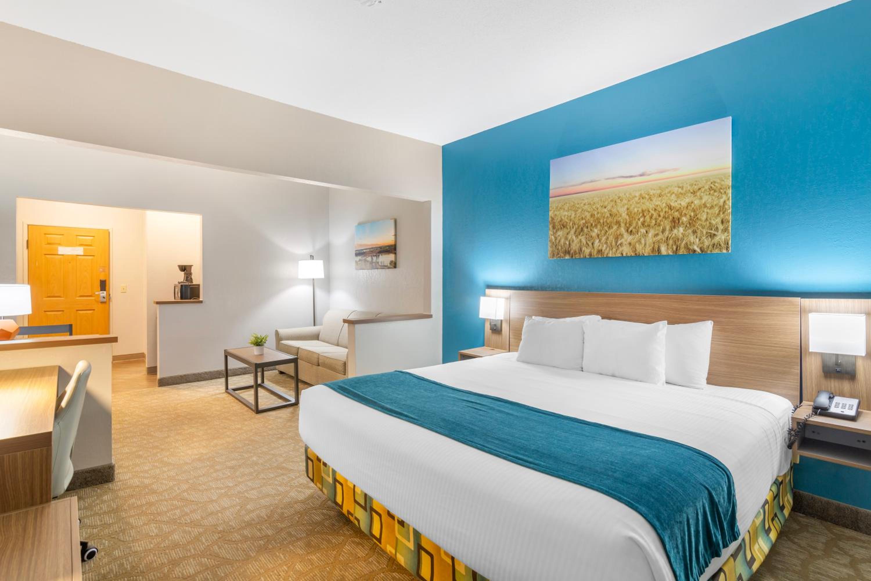 King Suite - Photo 2