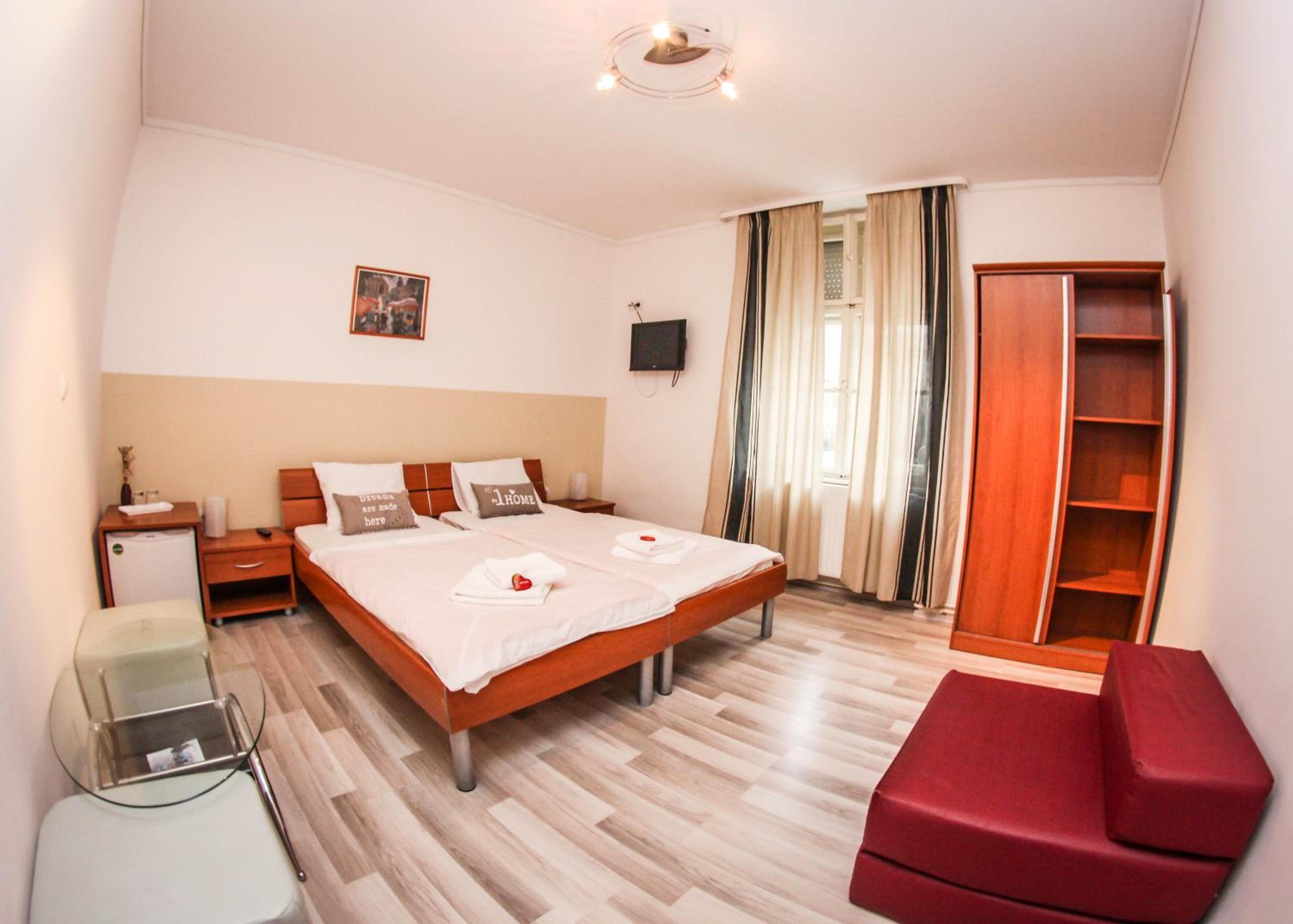 Quadruple Room with Private External Bathroom - Photo 5