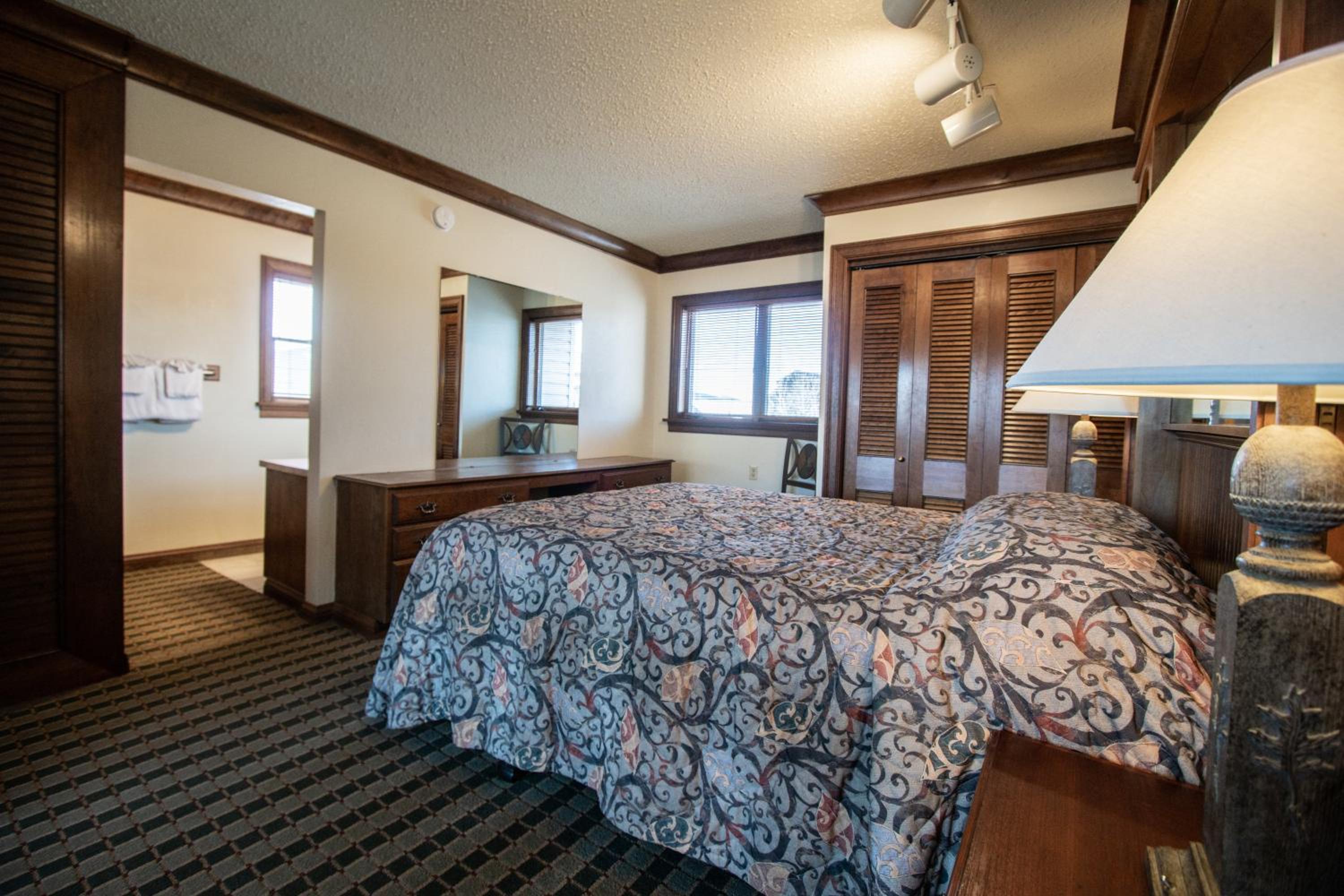 Deluxe One-Bedroom Apartment (6 Adults) photo 2