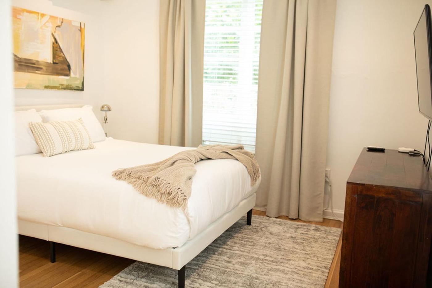Deluxe Double Room with Balcony photo 3