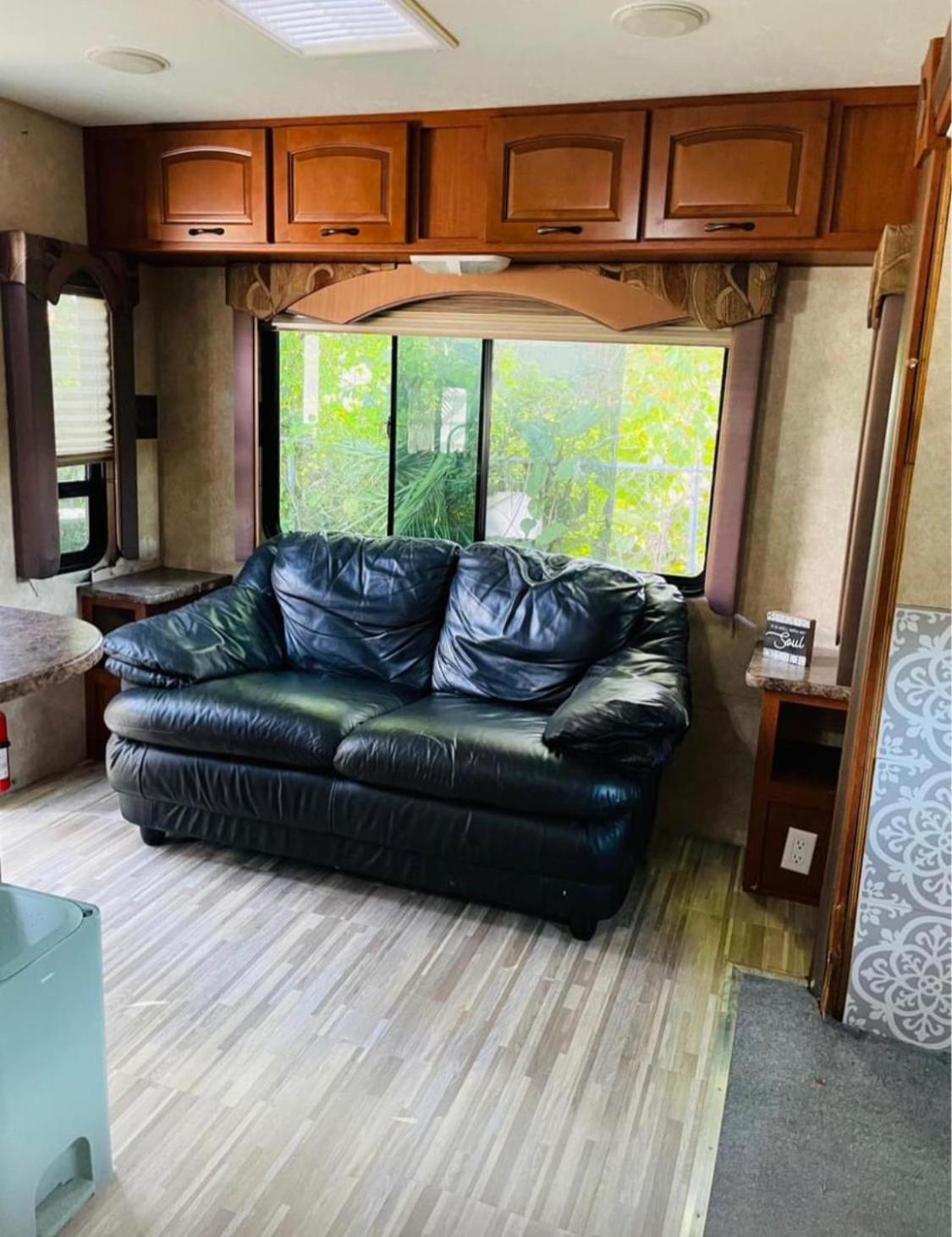 Mobile Home photo 3