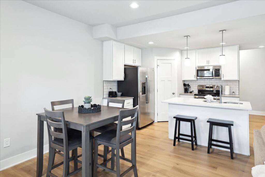 Three-Bedroom House photo 2