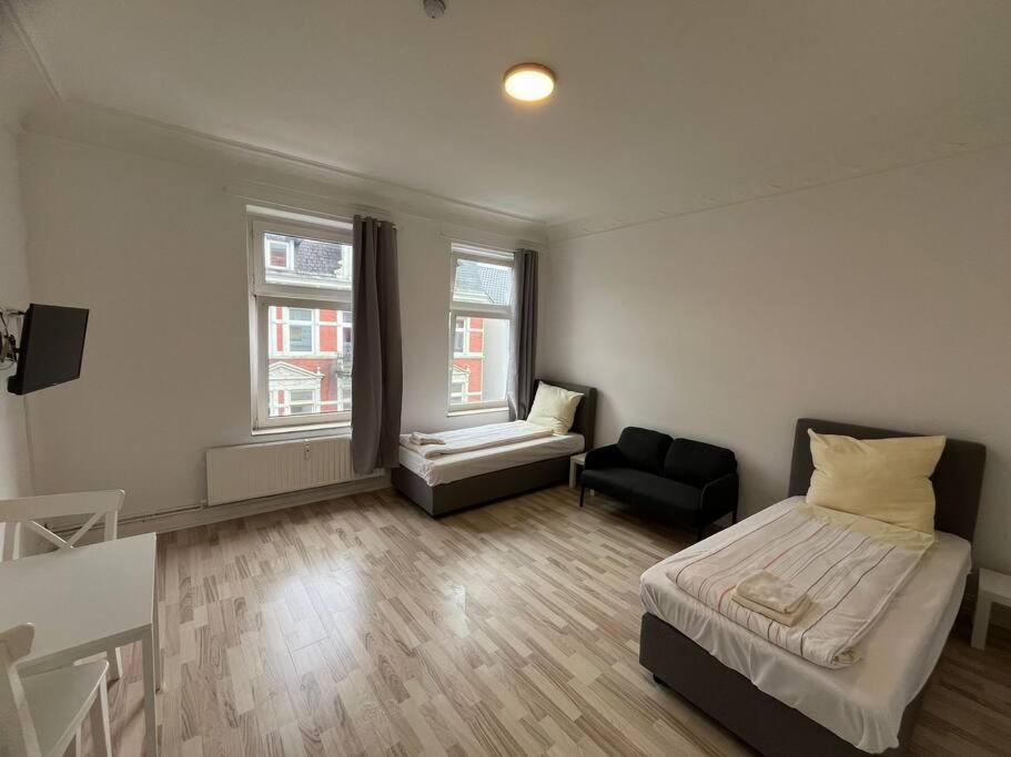 Three-Bedroom Apartment photo 3