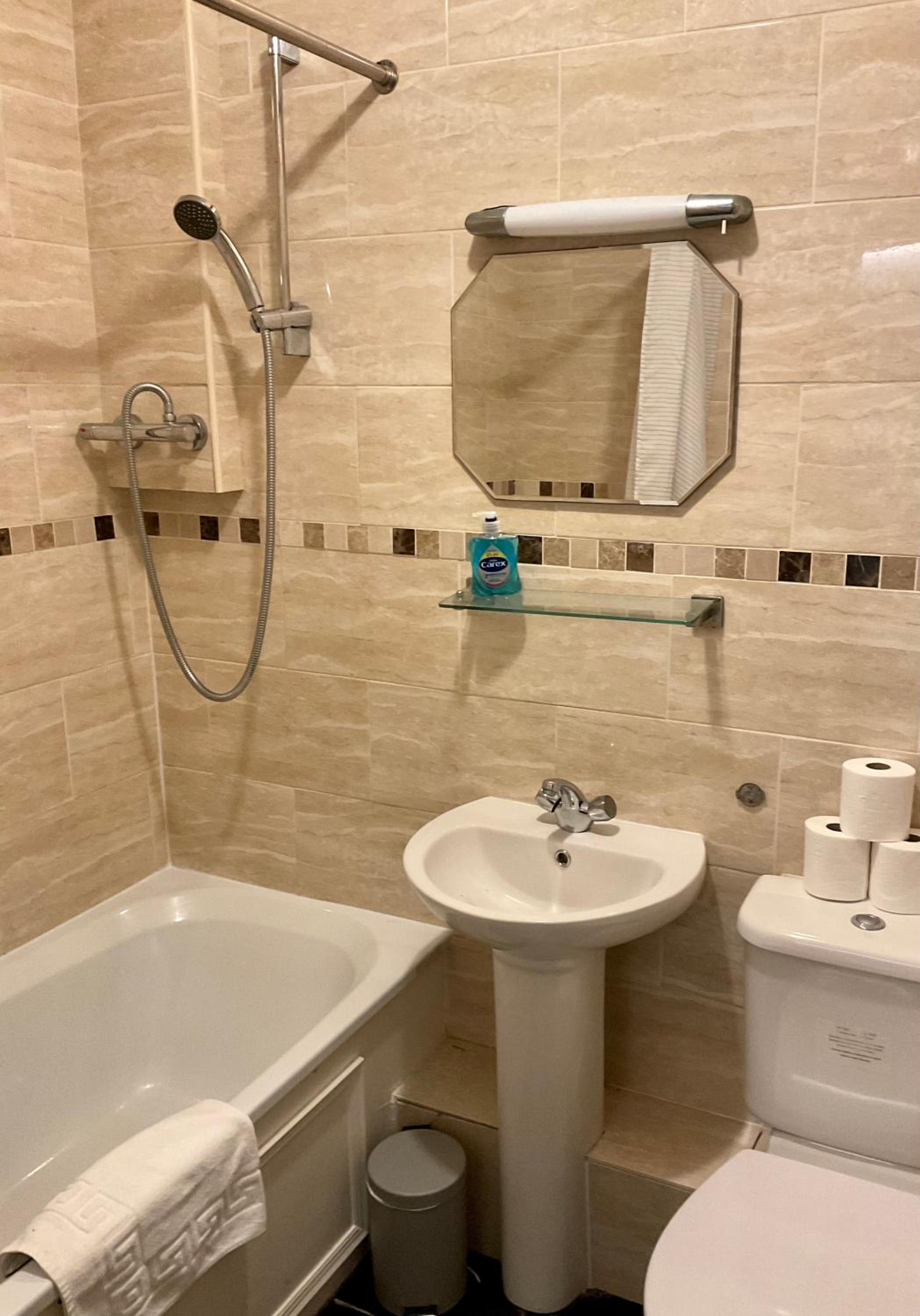 Family Room with Private Bathroom photo 2