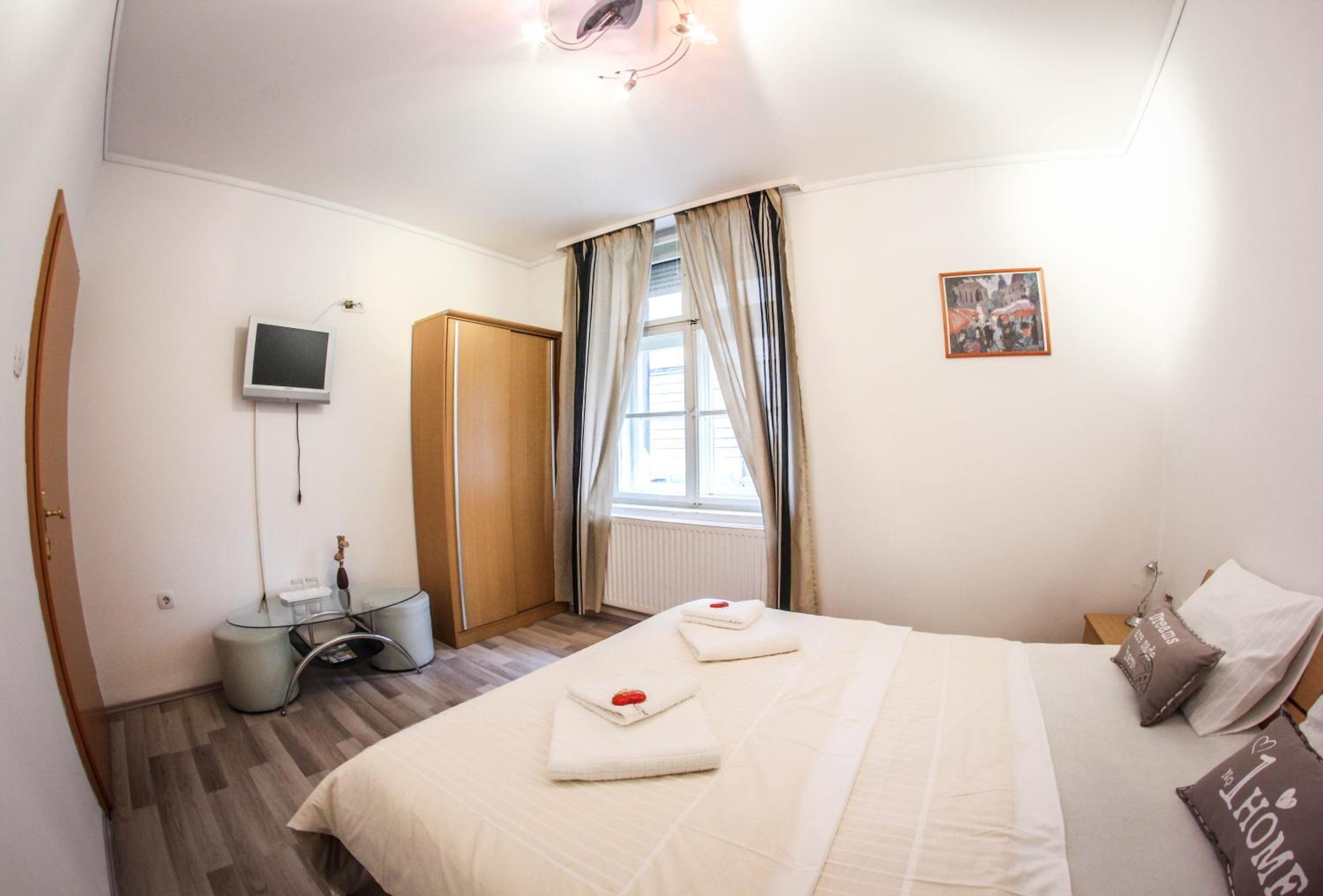 Quadruple Room with Private External Bathroom - Photo 8