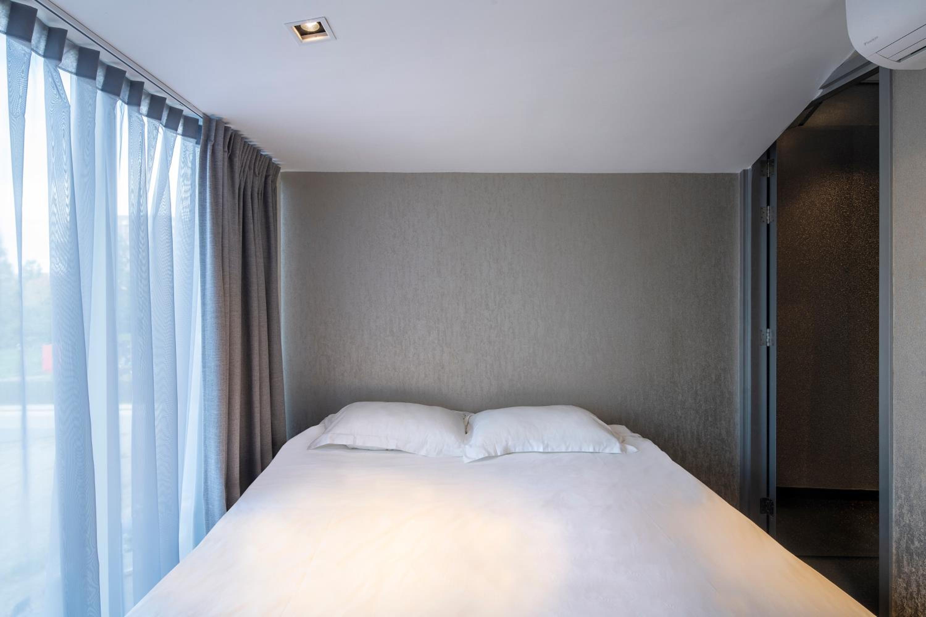 Standard Double Room with Shower And Window - Photo 9