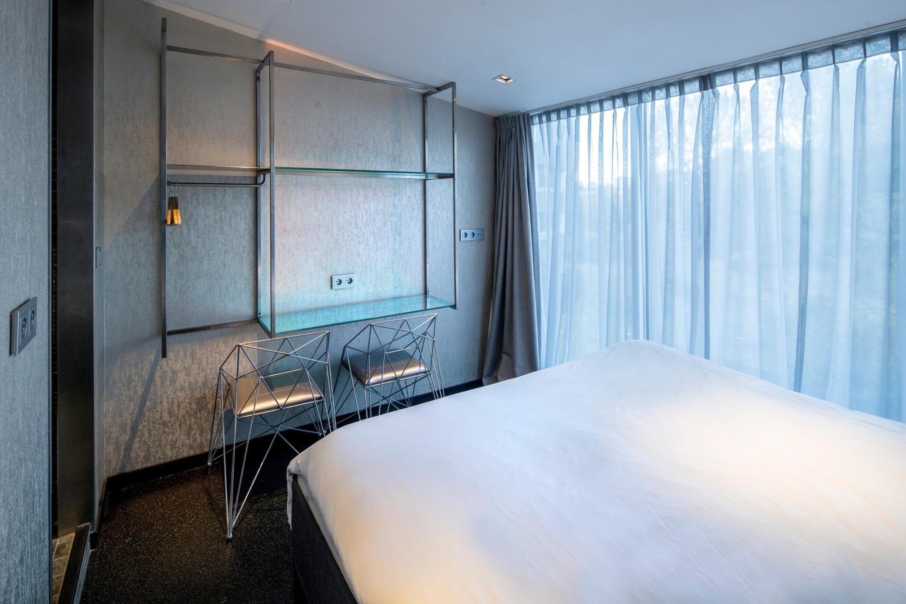 Standard Double Room with Shower And Window - Photo 10