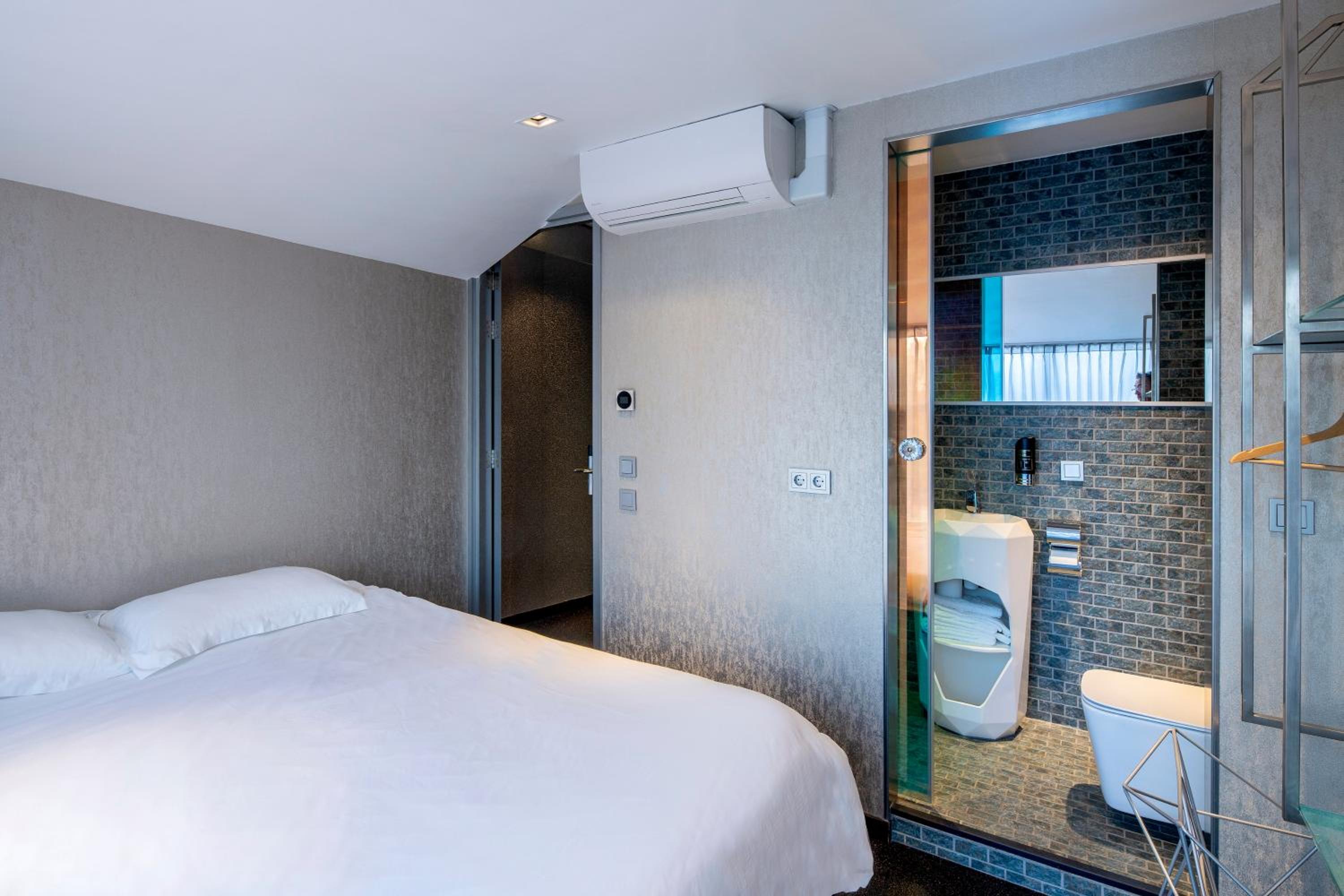 Standard Double Room with Shower And Window - Photo 2