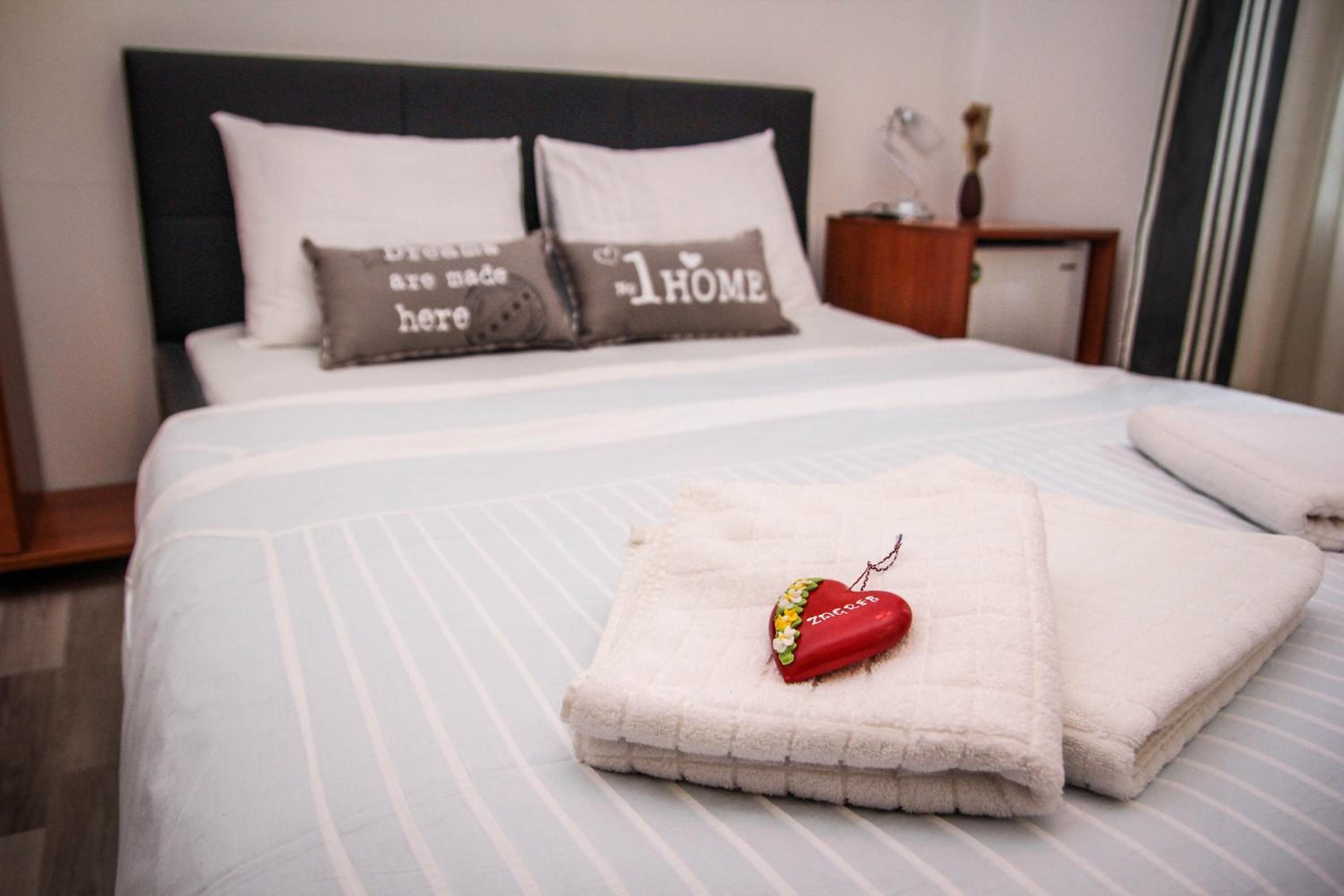 Standard Double Room - Photo 7