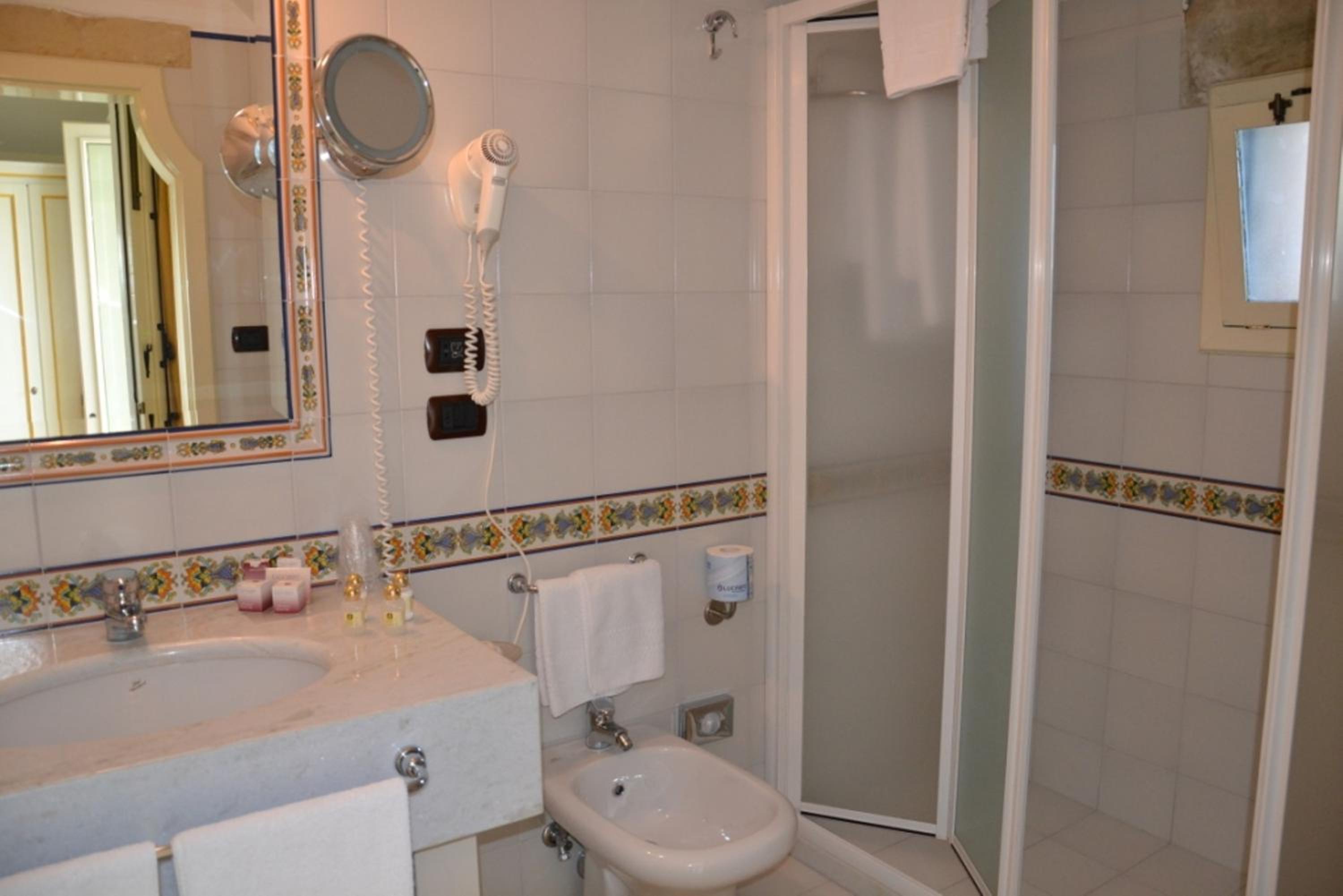 Deluxe Room - Photo 6