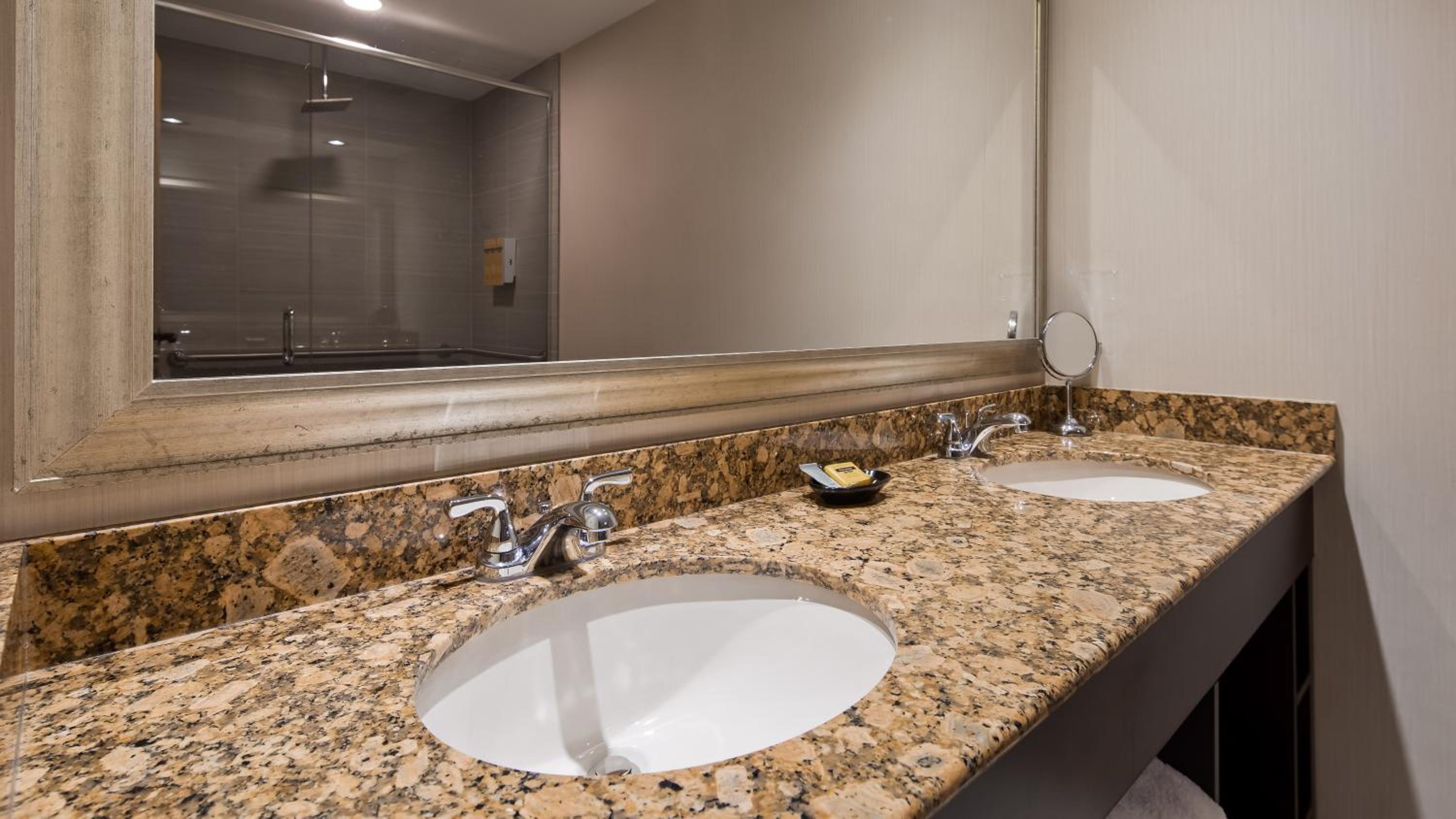 Executive King Suite - Photo 7