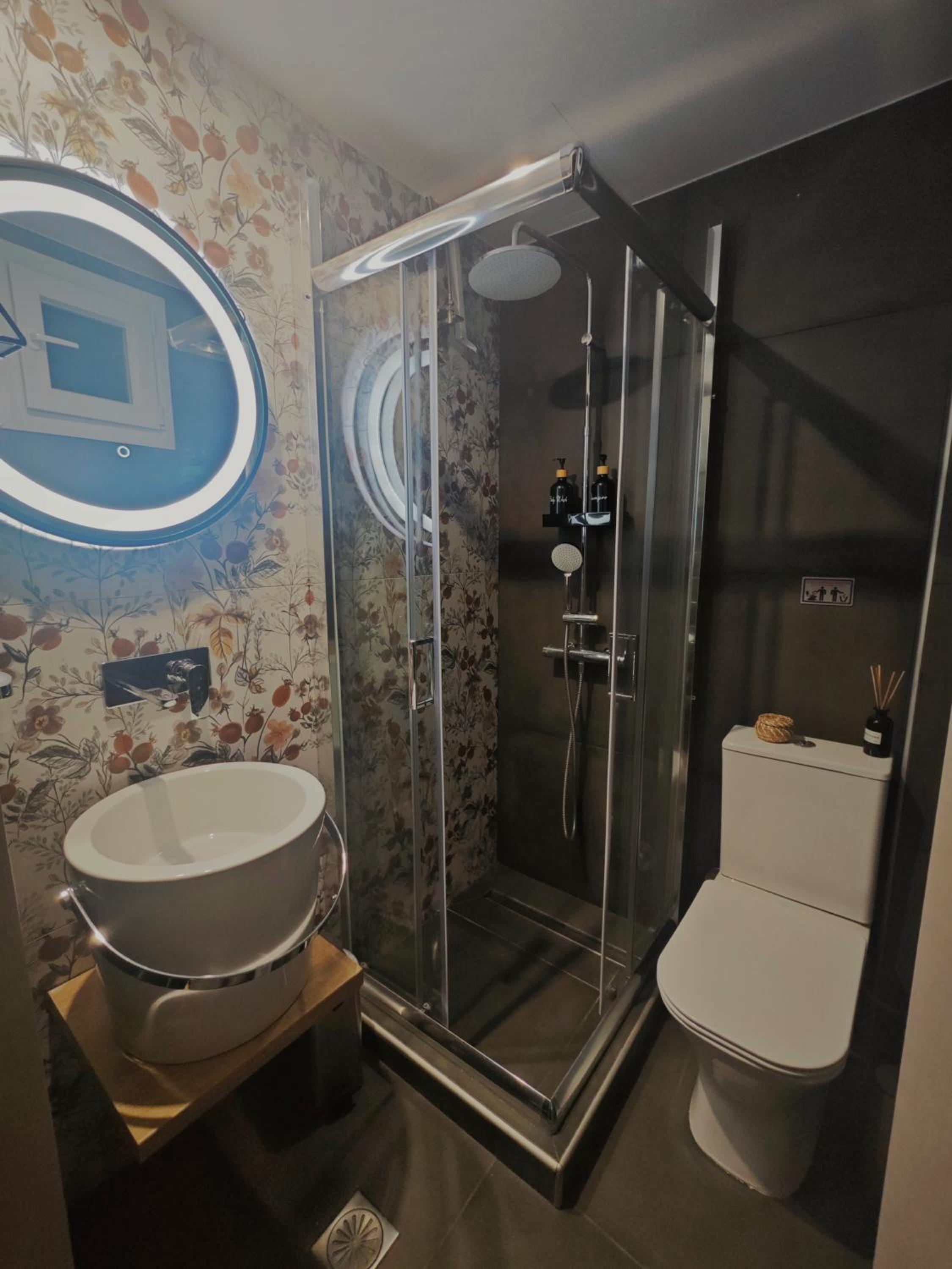 One-Bedroom Apartment with Balcony photo 2