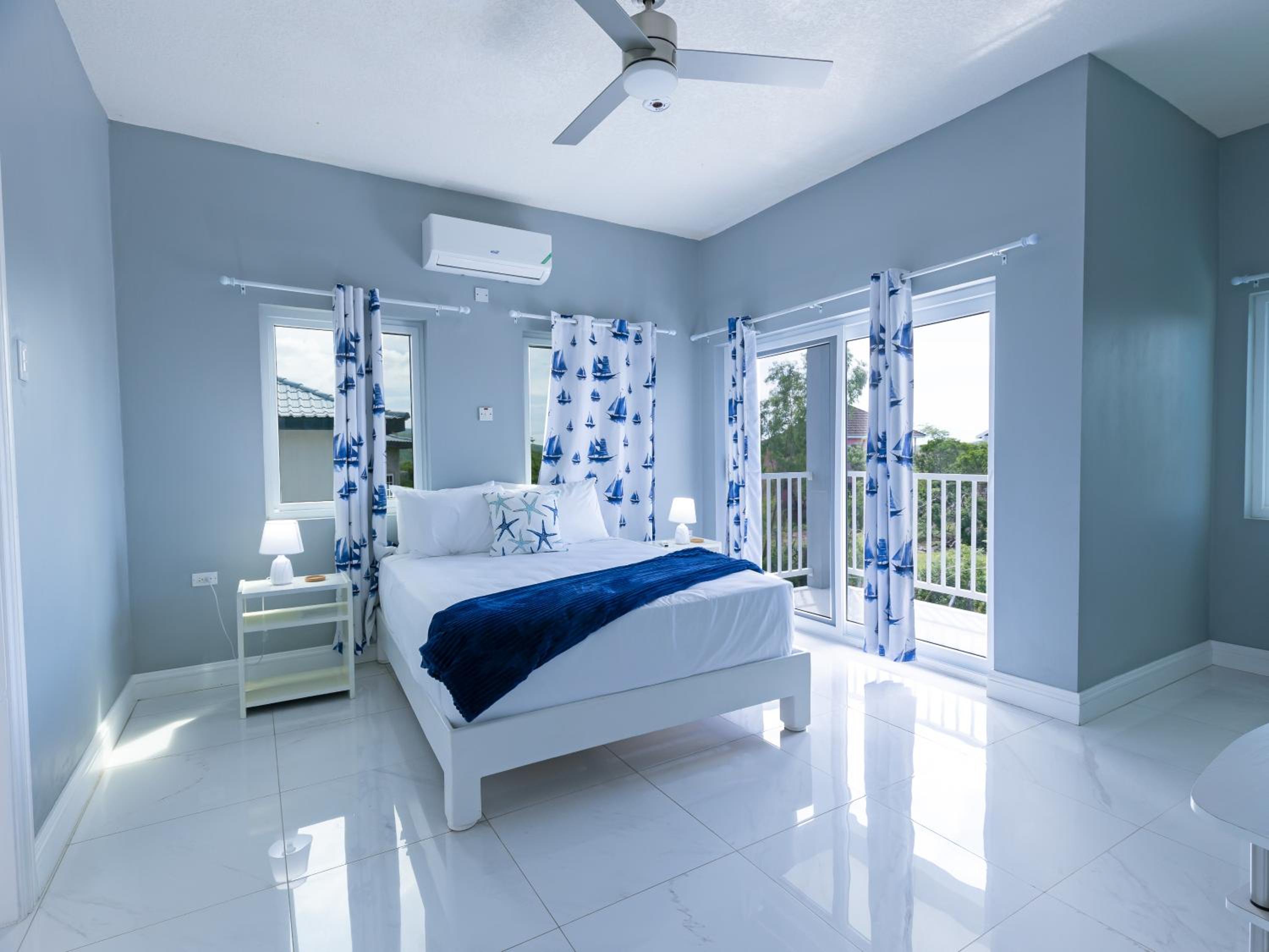 Queen Room with Pool View photo 1