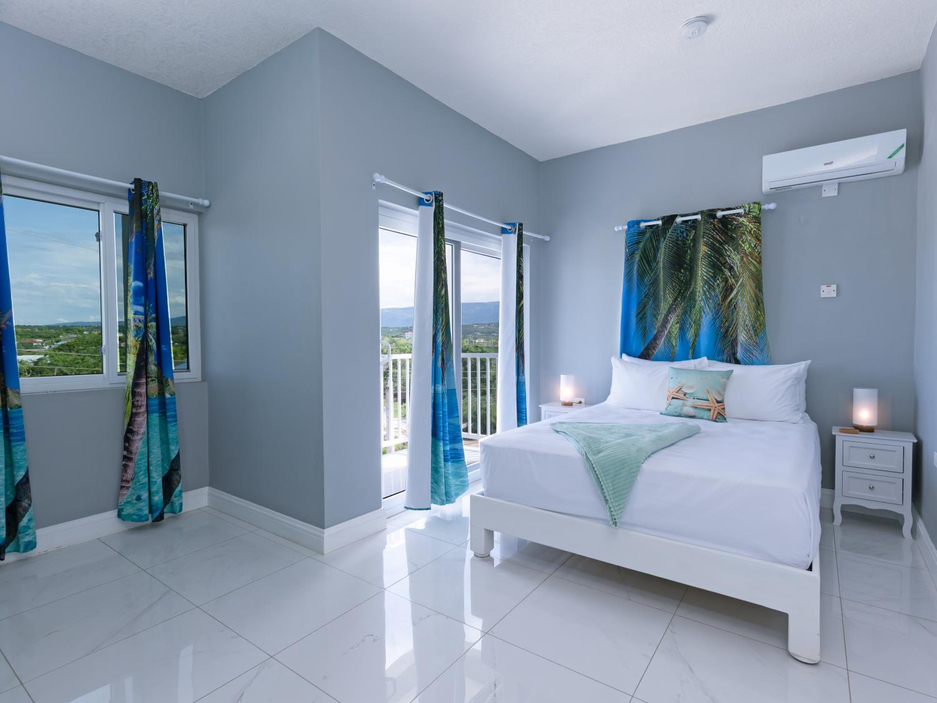 Queen Room with Balcony photo 3