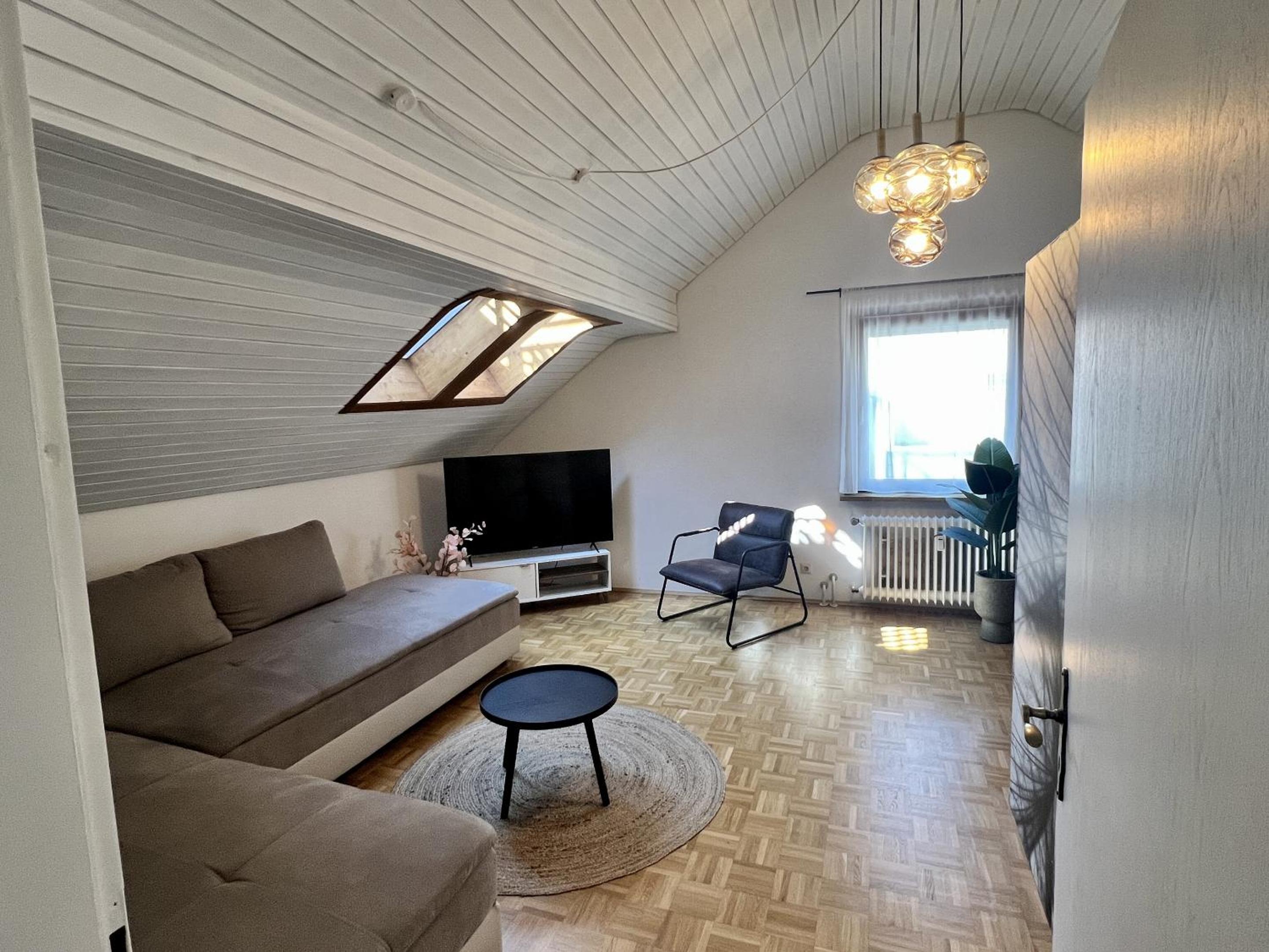 One-Bedroom Apartment - Photo 2