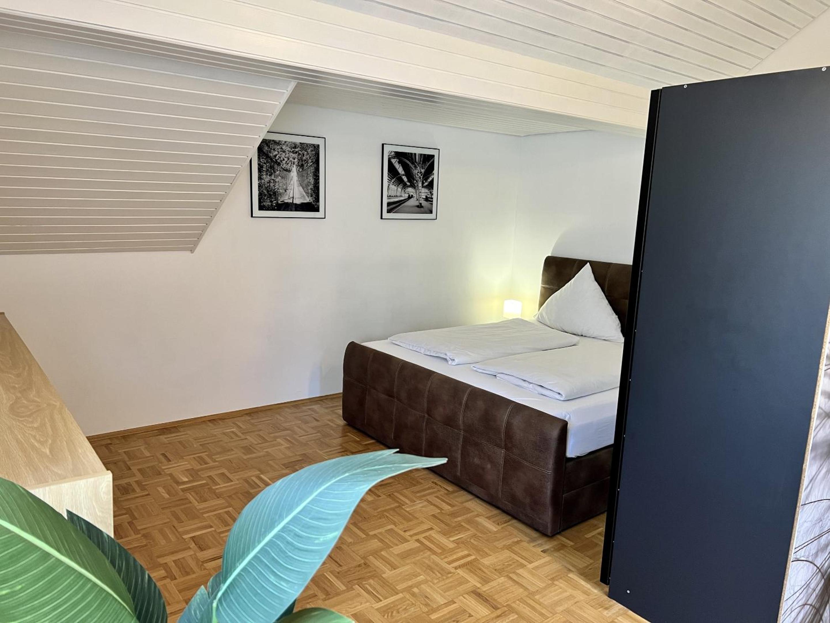 One-Bedroom Apartment - Photo 3