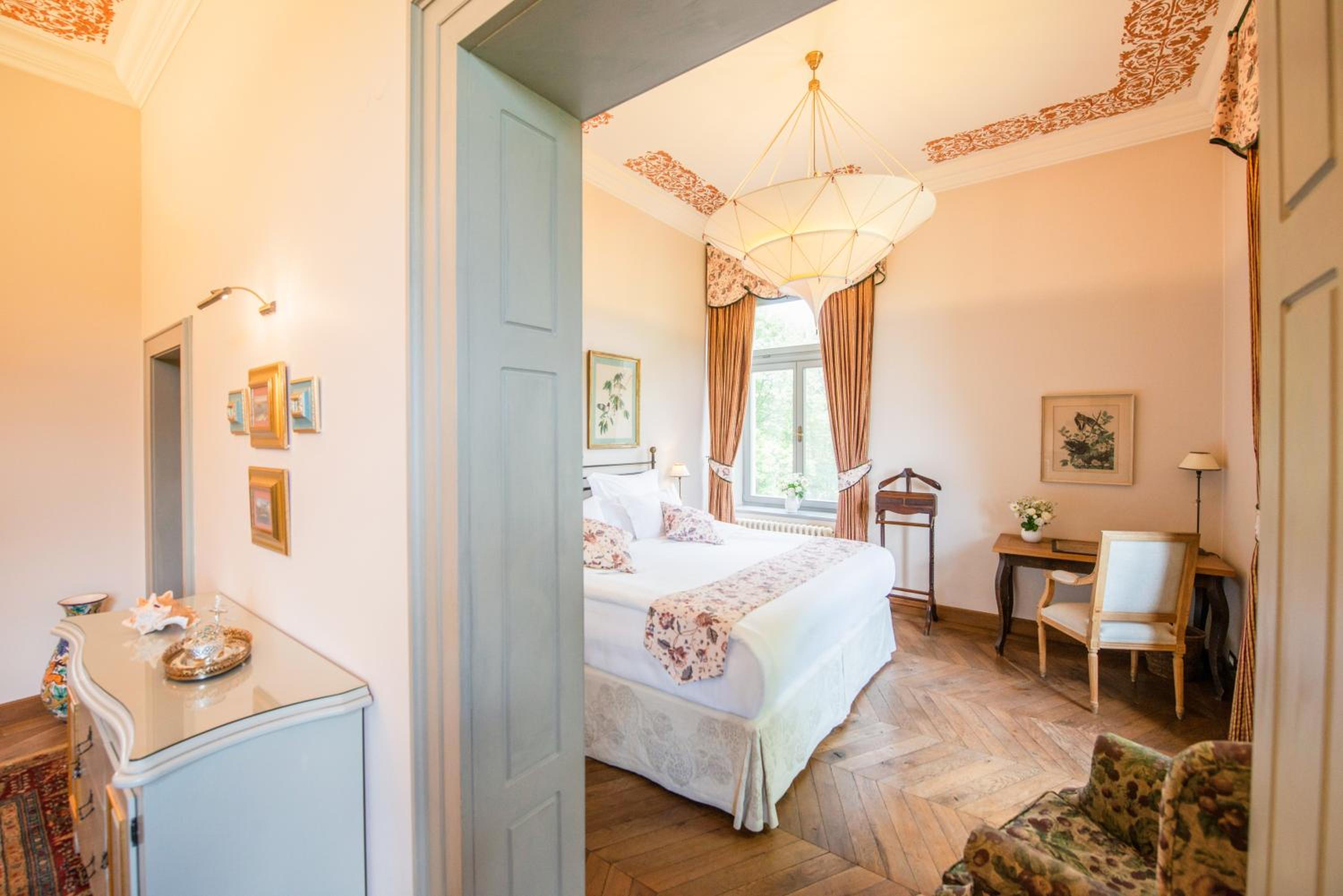 Luxury Suite - Photo 5