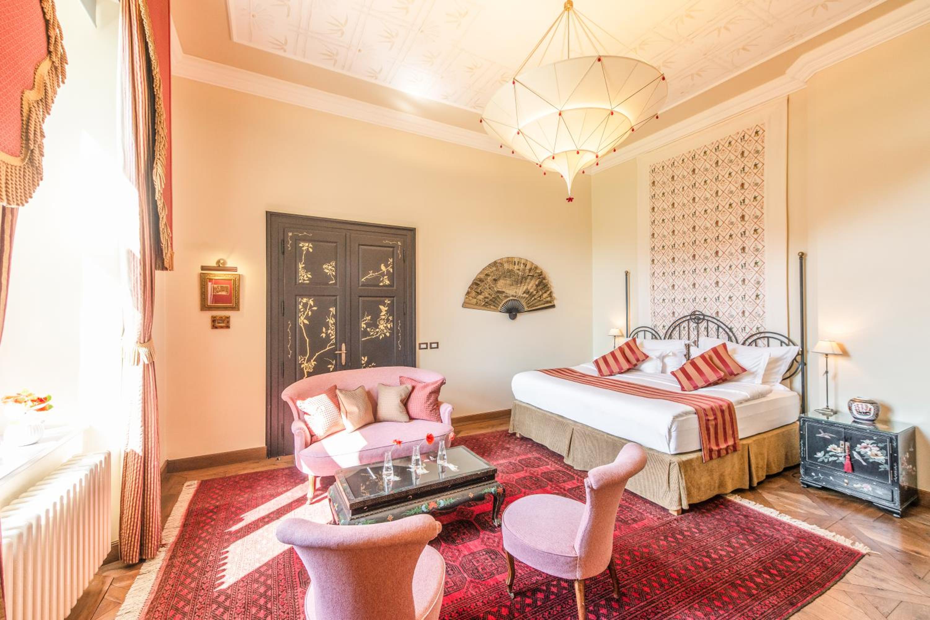 Luxury Suite - Photo 10