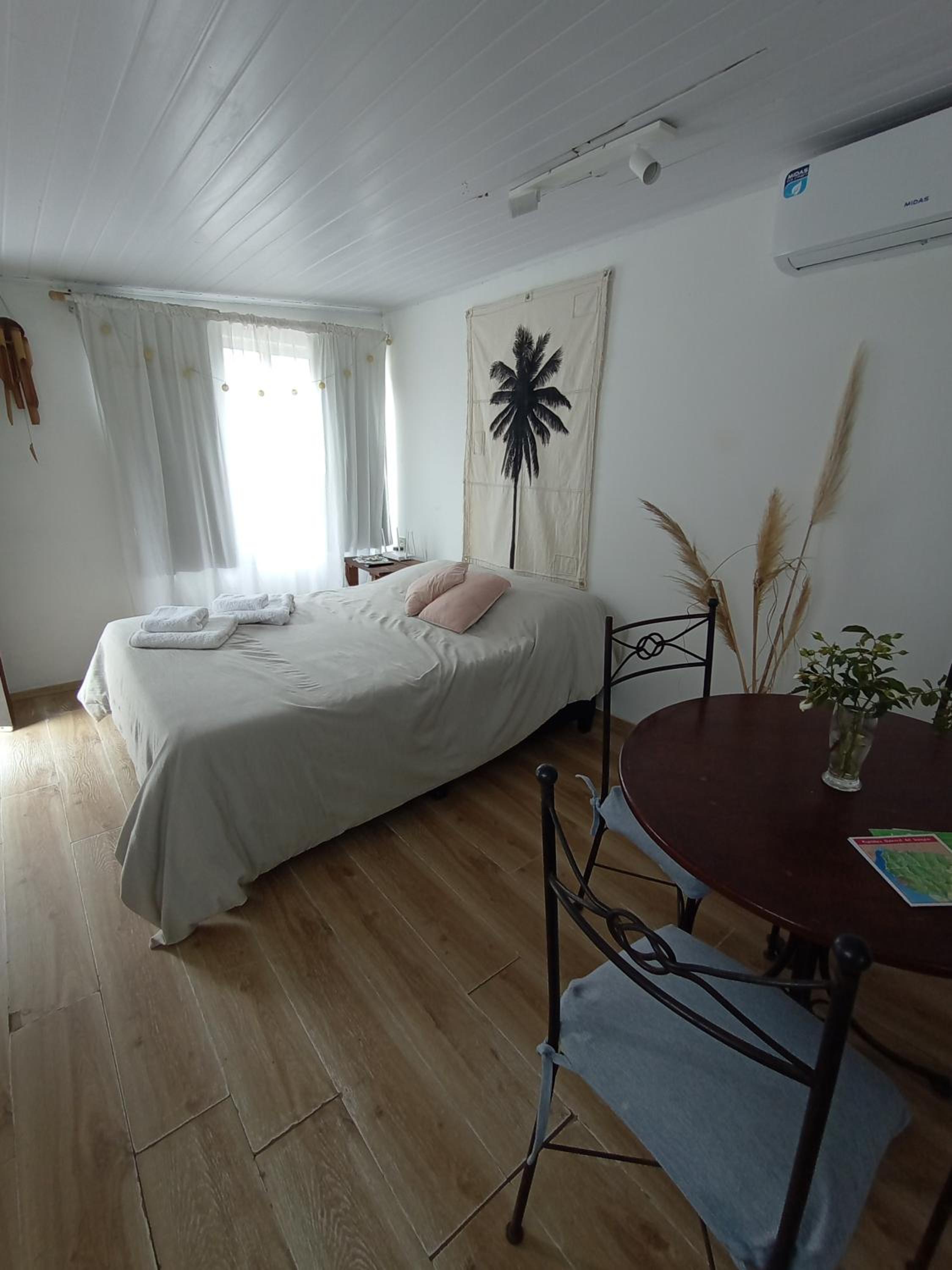 One-Bedroom House photo 1