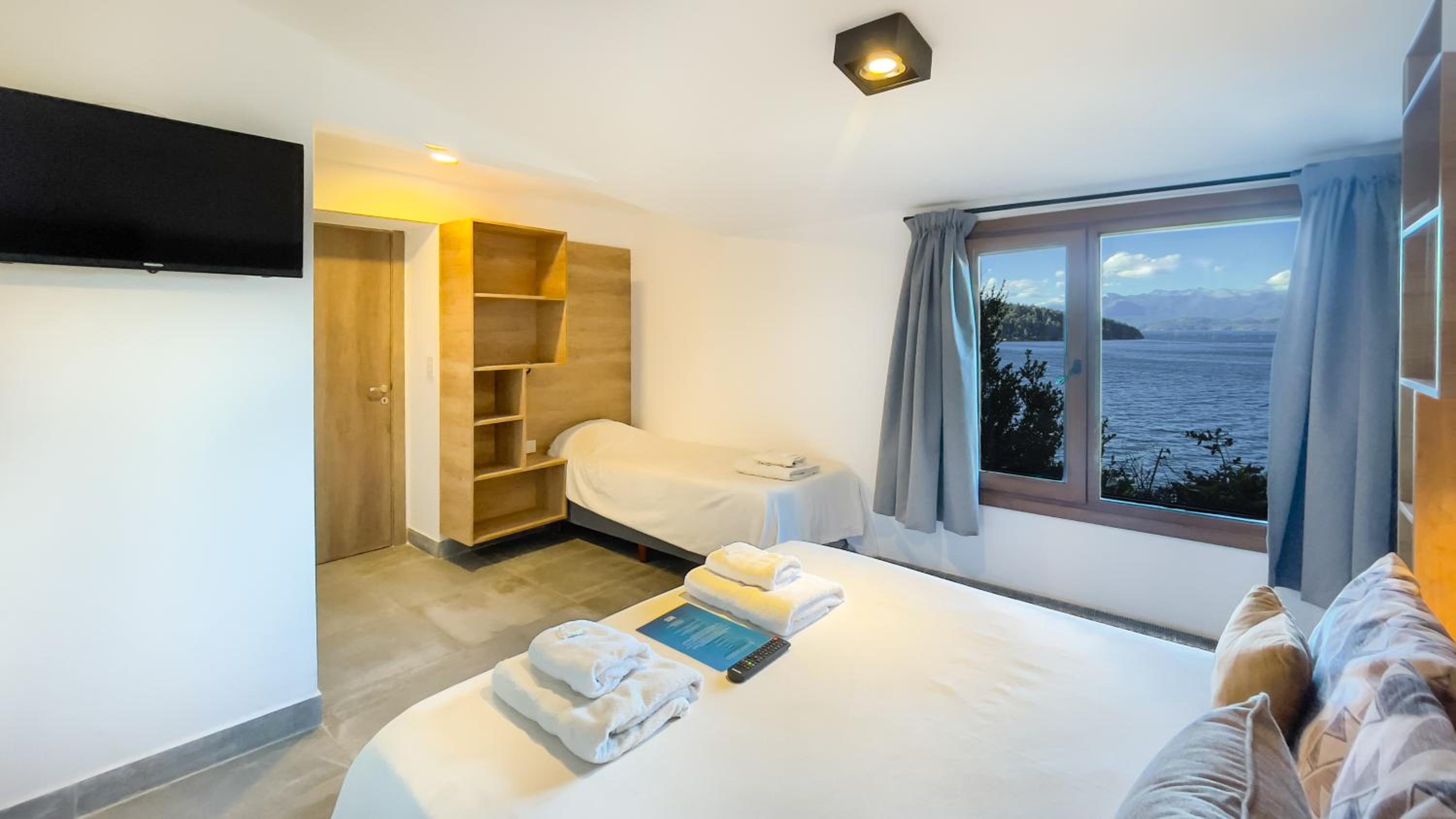 Triple Room with Lake View photo 2