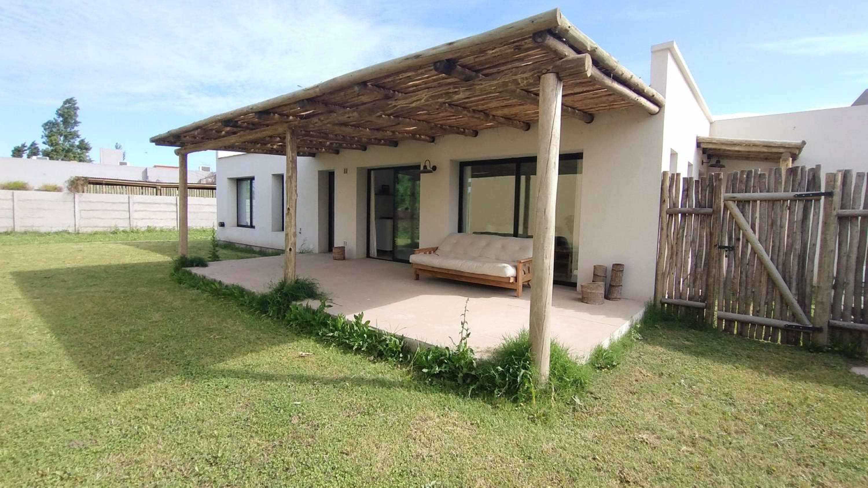 One-Bedroom House photo 2