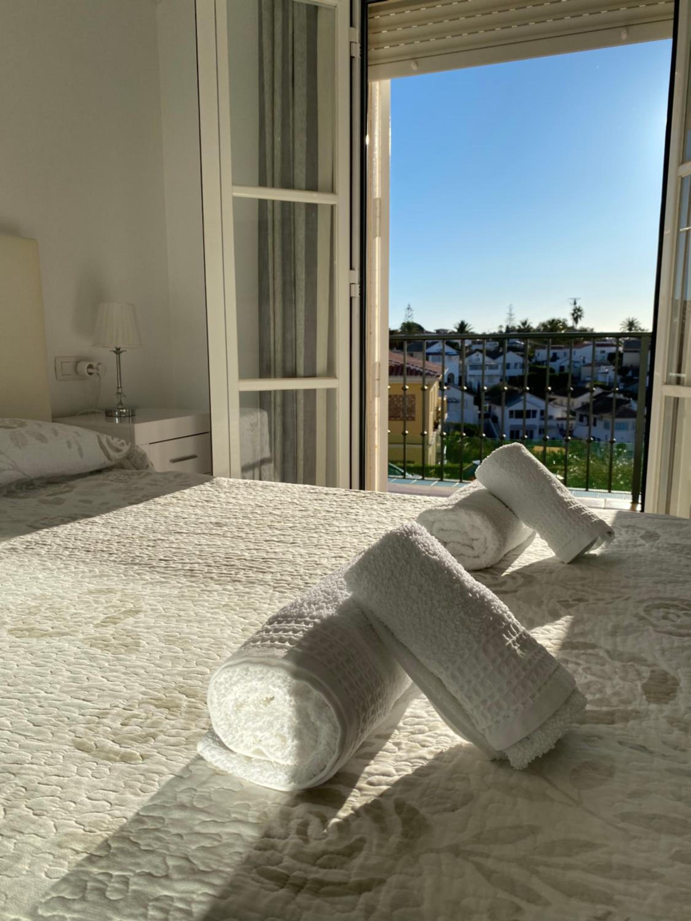 Apartamento de lujo de dos habitaciones con balcón