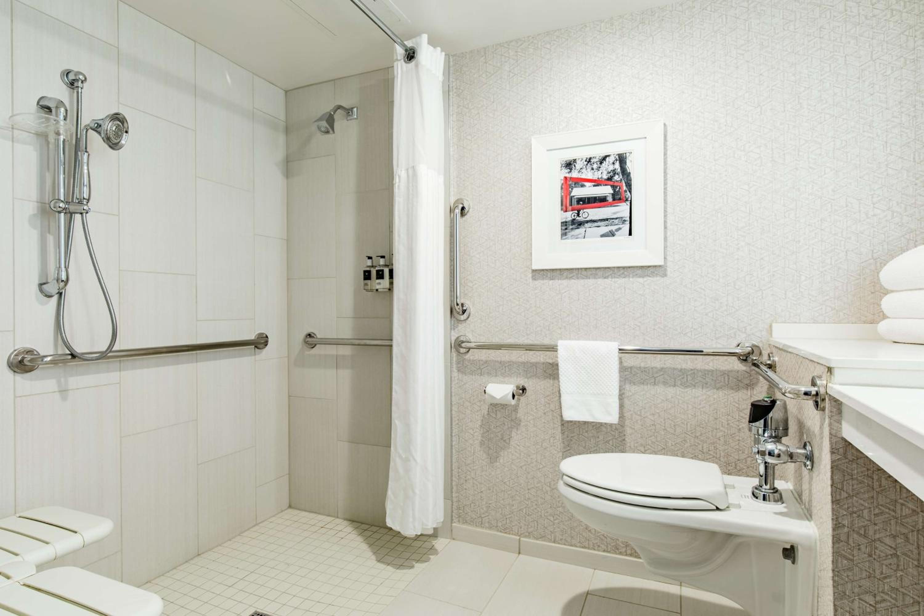 King Room - Disability Access photo 3