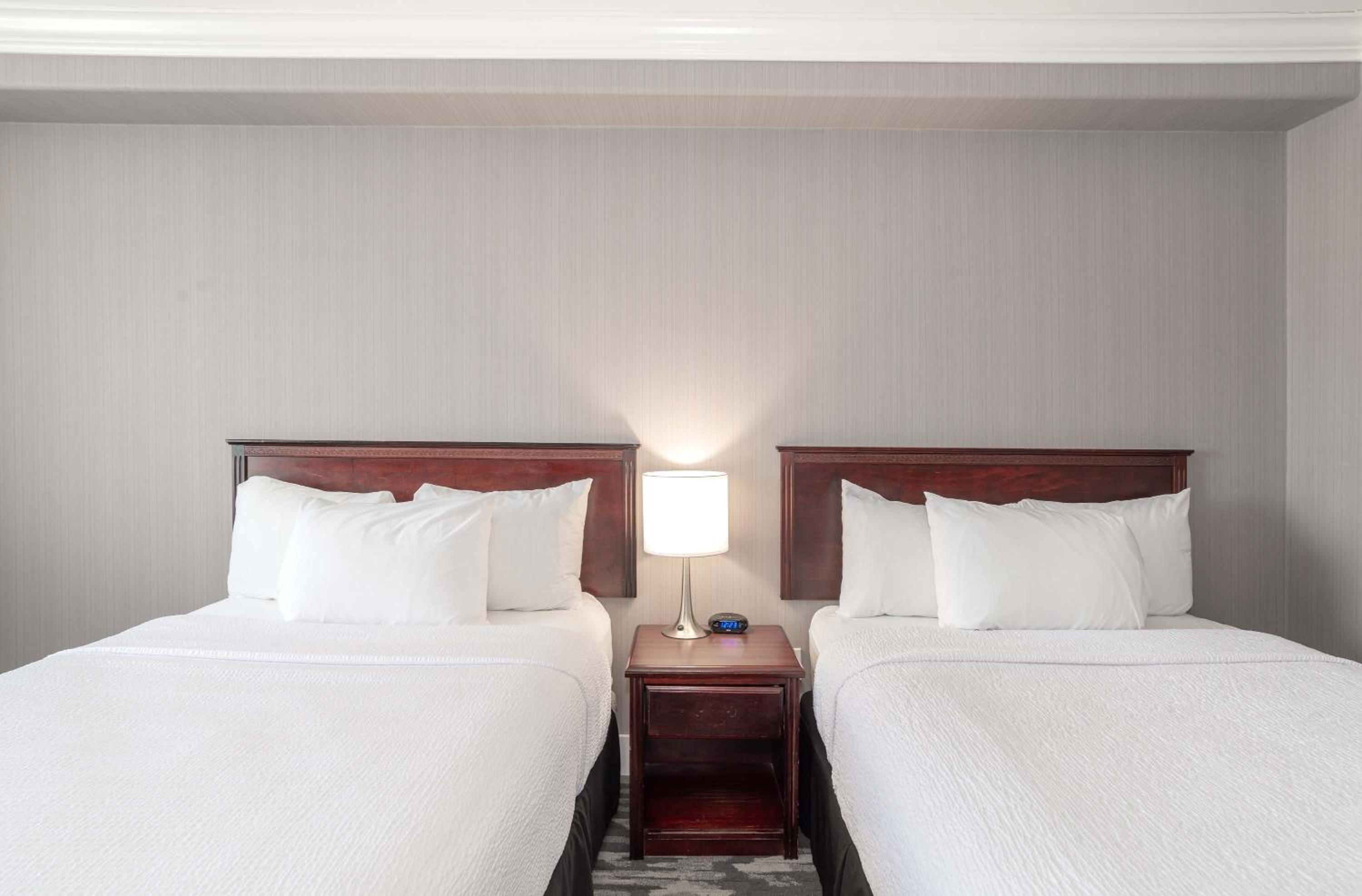 Standard Room, 2 Queen Beds - Photo 2