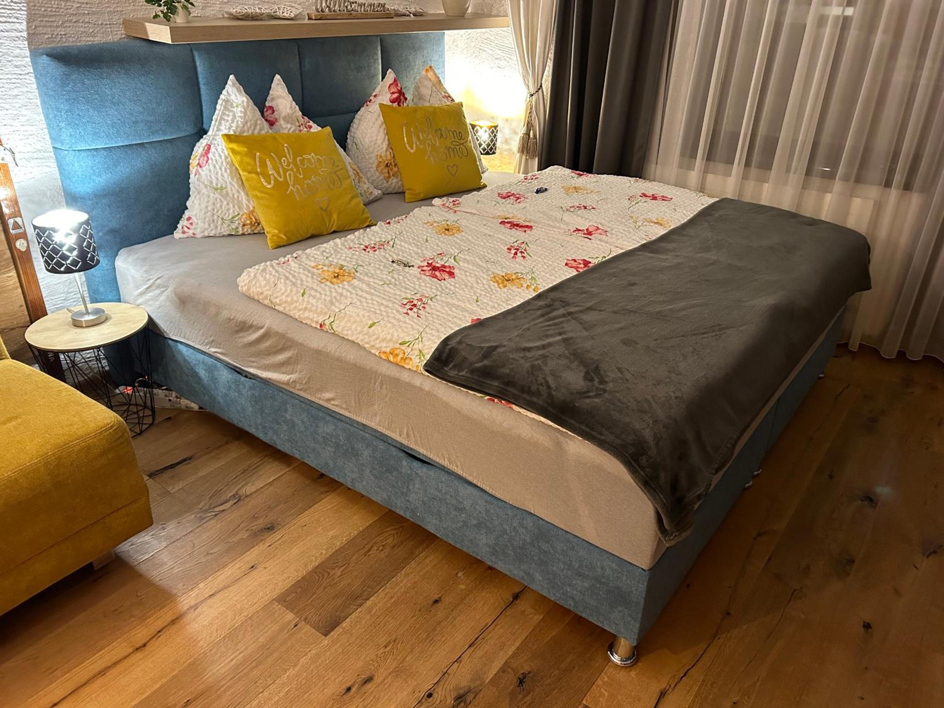 One-Bedroom Apartment - Photo 1