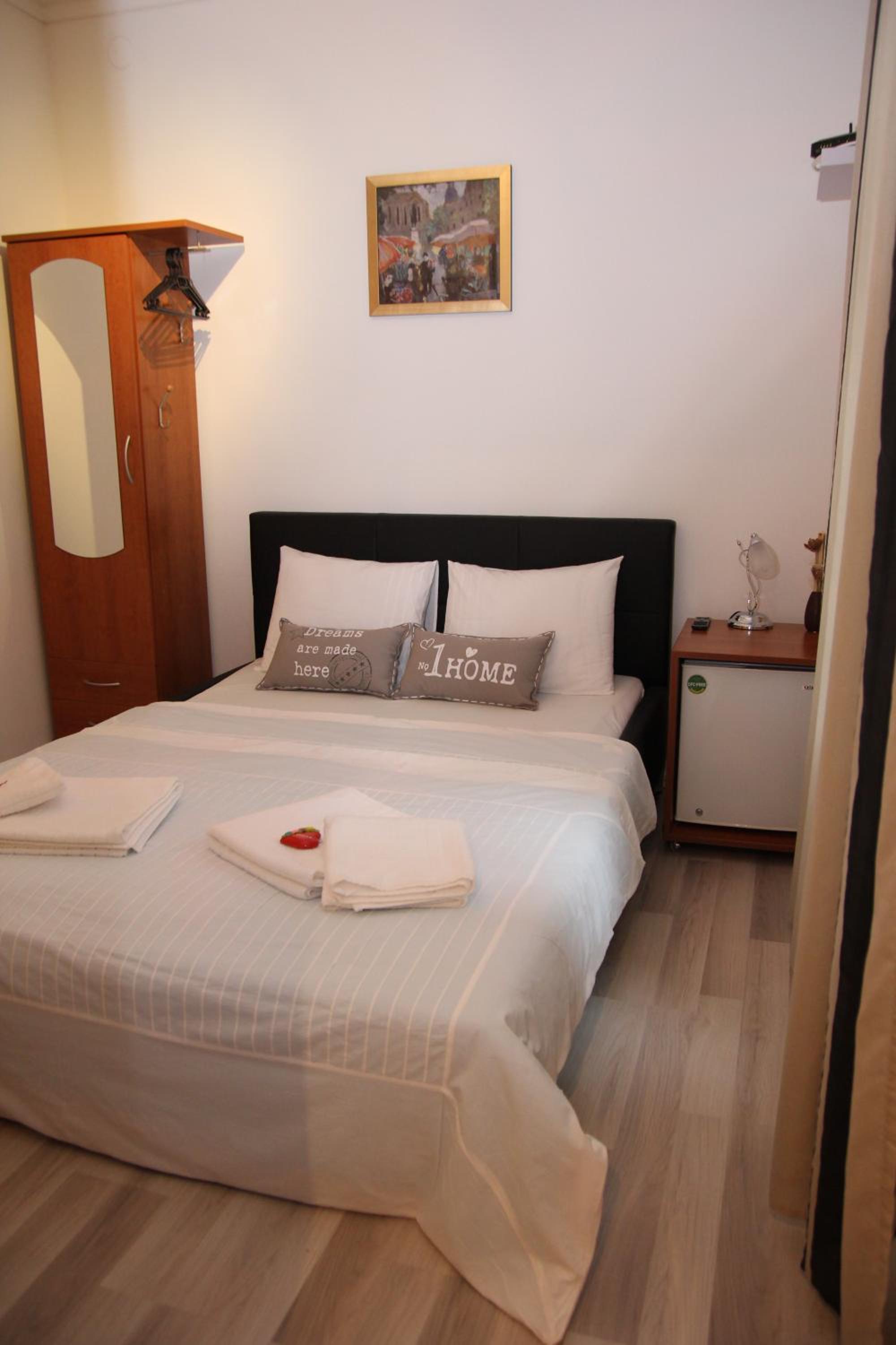 Standard Double Room - Photo 3