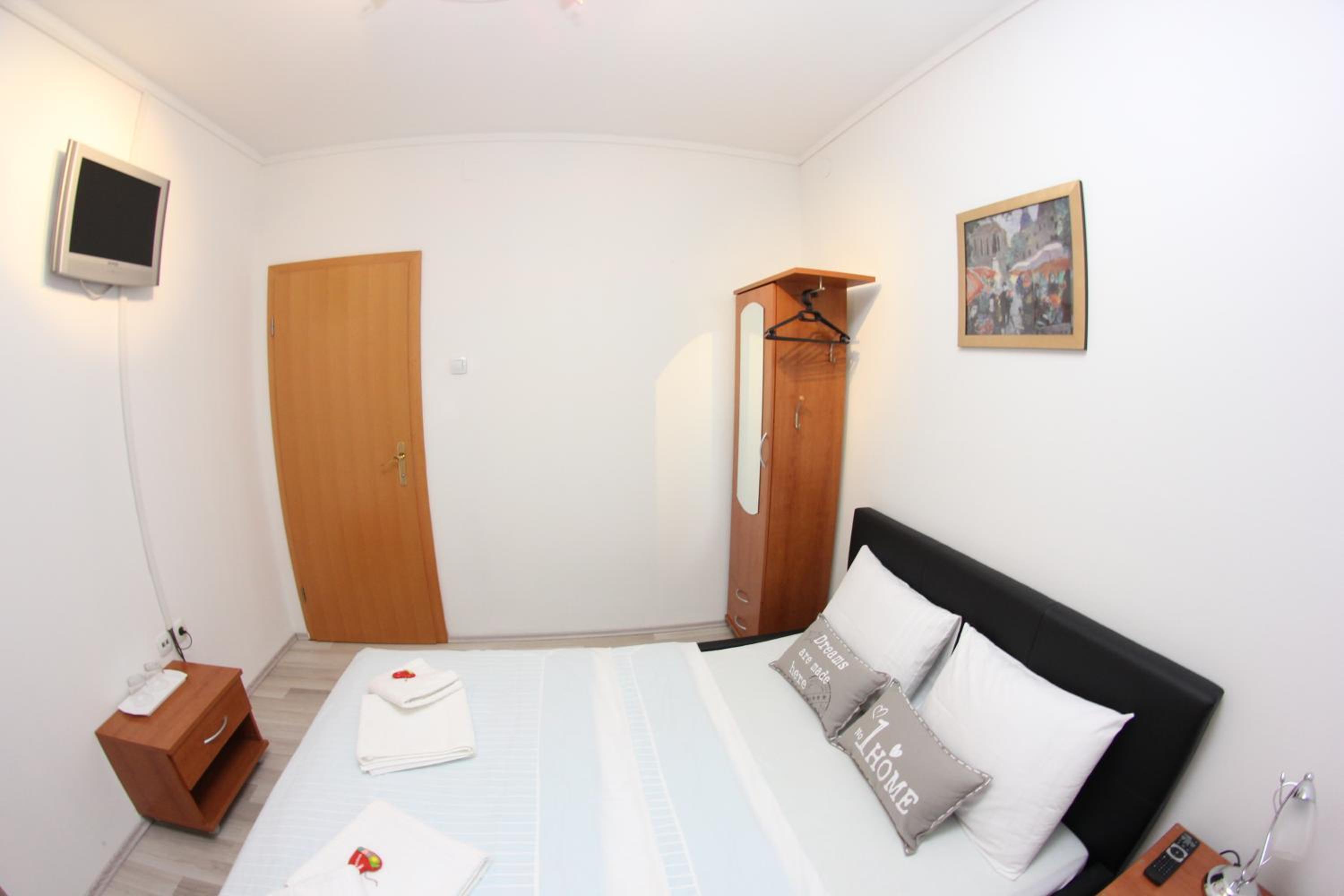 Standard Double Room - Photo 4