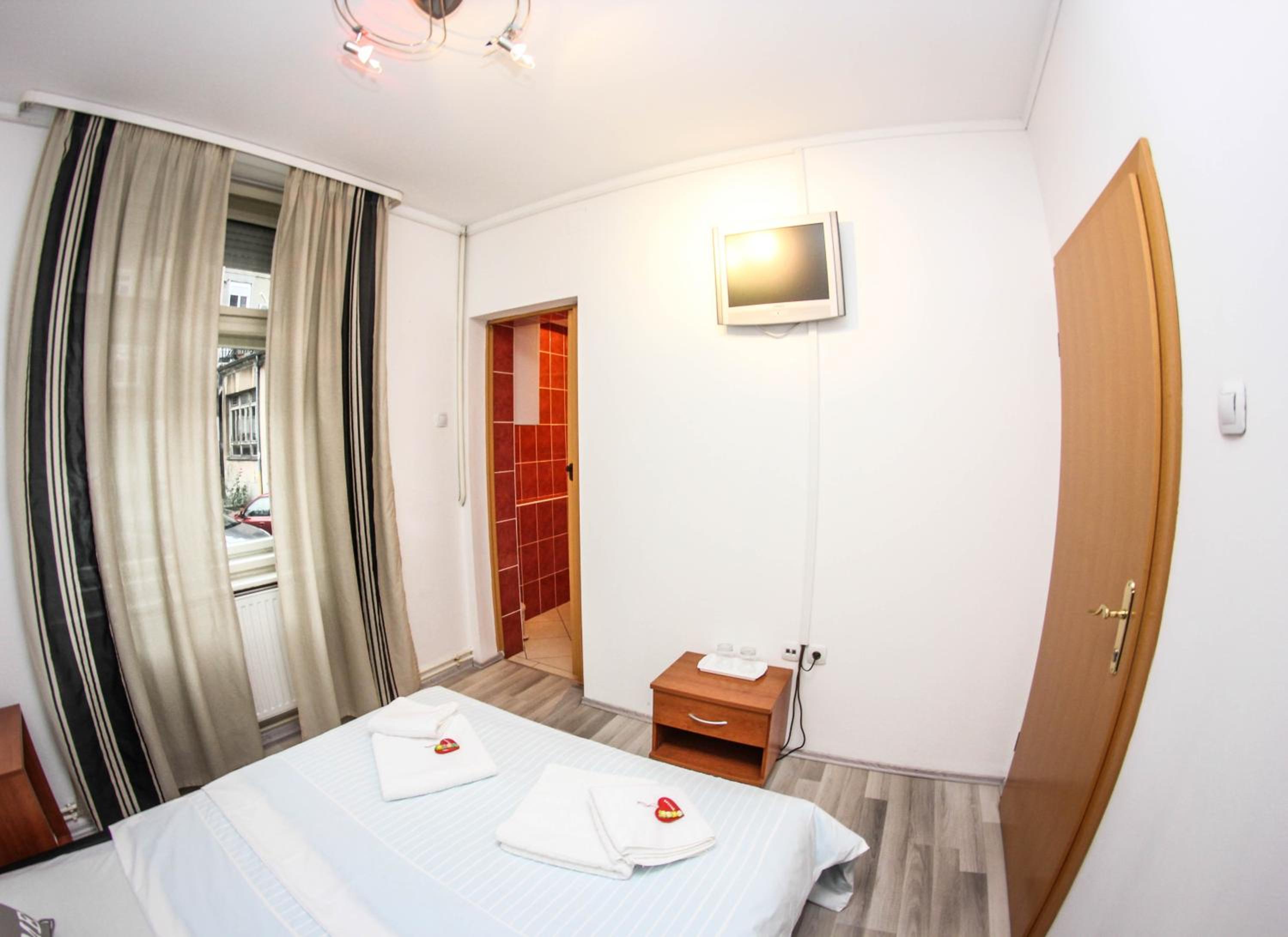 Standard Double Room - Photo 6
