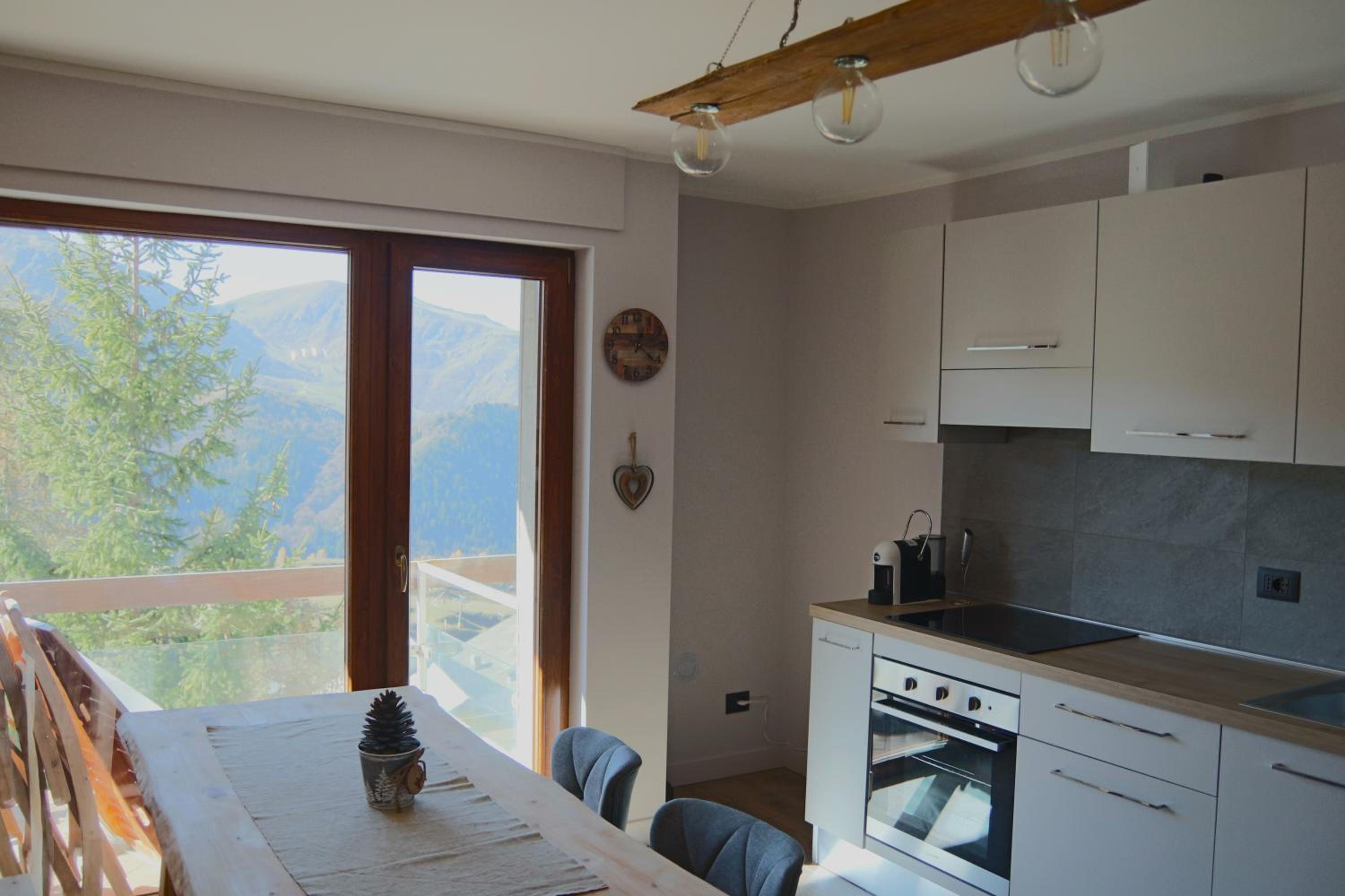 Apartment with Mountain View photo 2