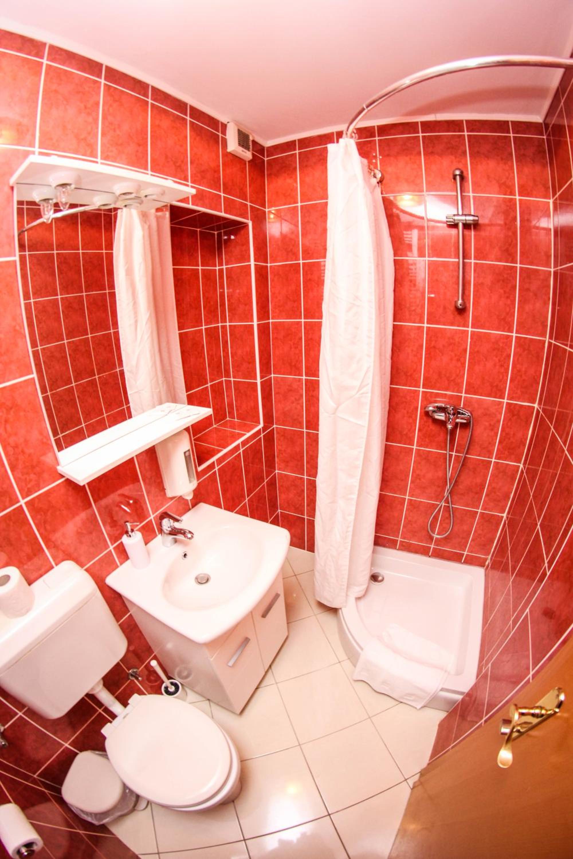 Quadruple Room with Private External Bathroom - Photo 9