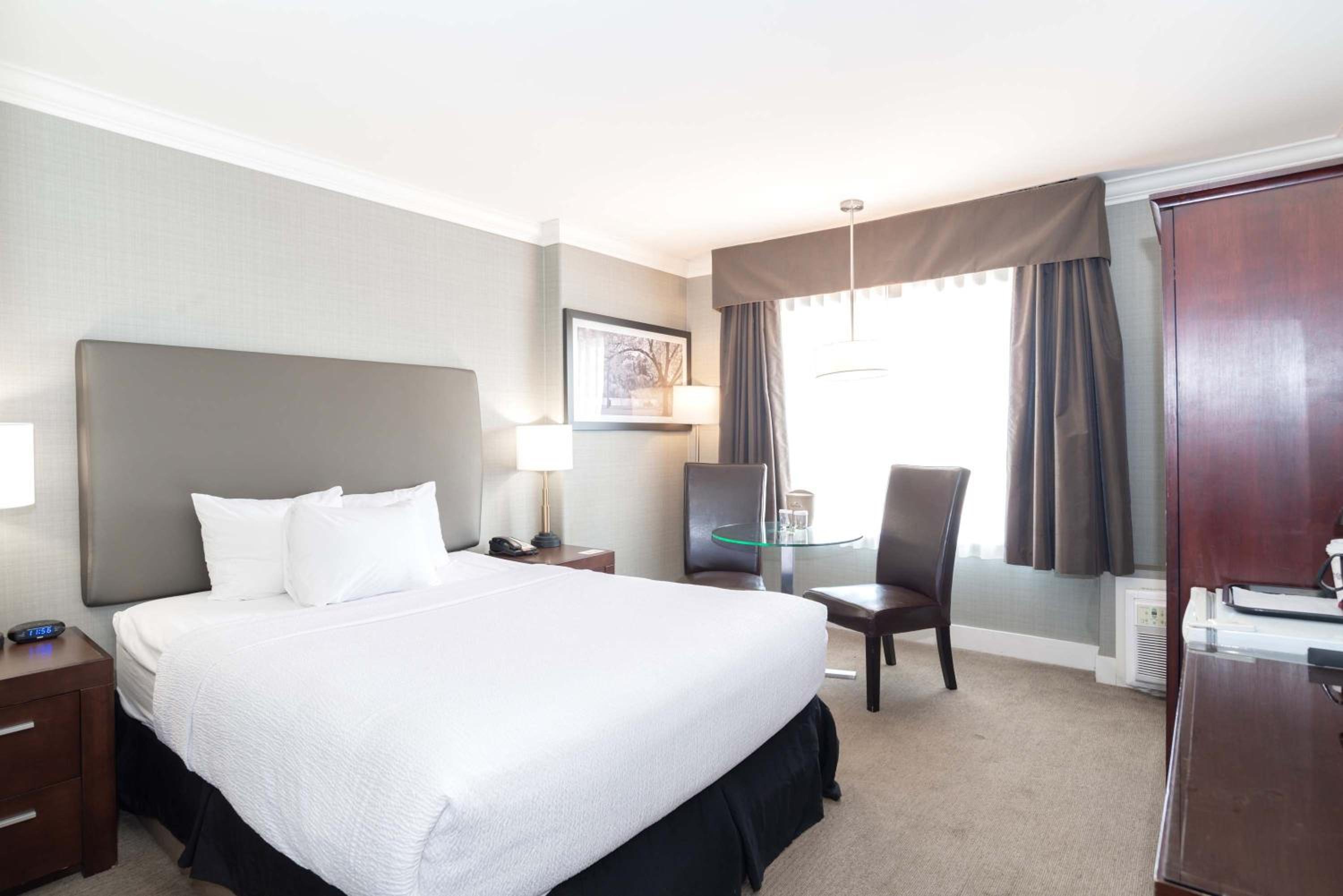 Standard Room, 1 Queen Bed - Photo 1