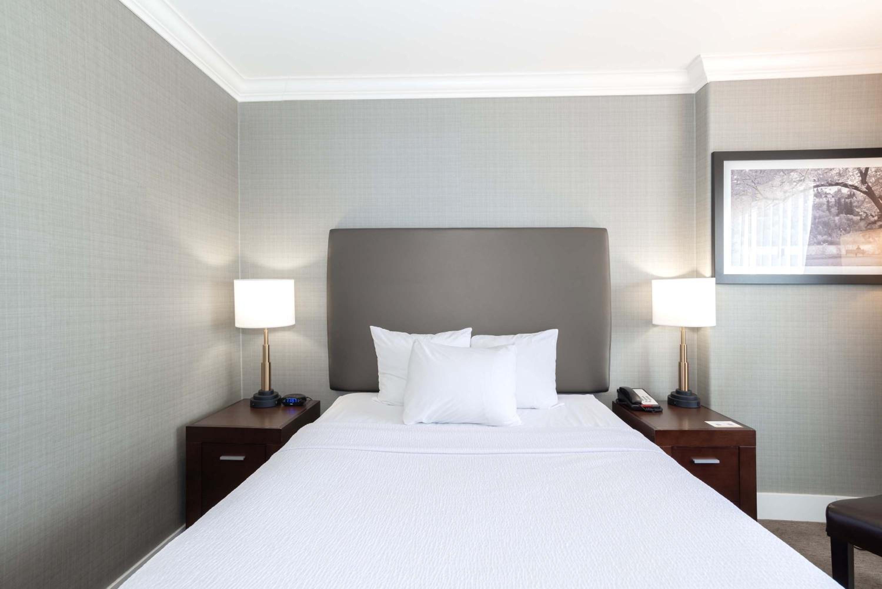 Standard Room, 1 Queen Bed - Photo 3