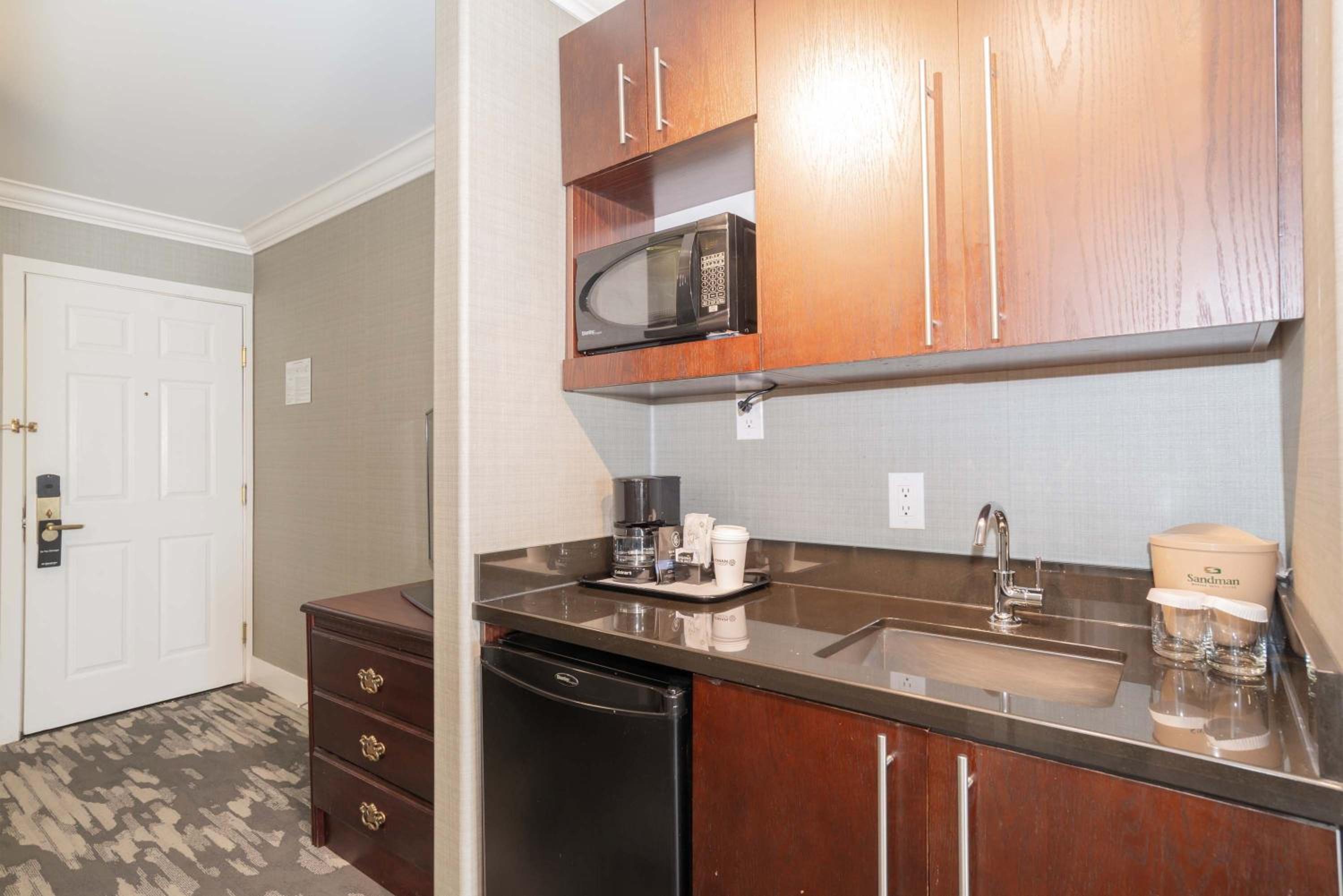 Standard Suite, 1 King Bed, Sofa Bed, Kitchenette - Photo 6