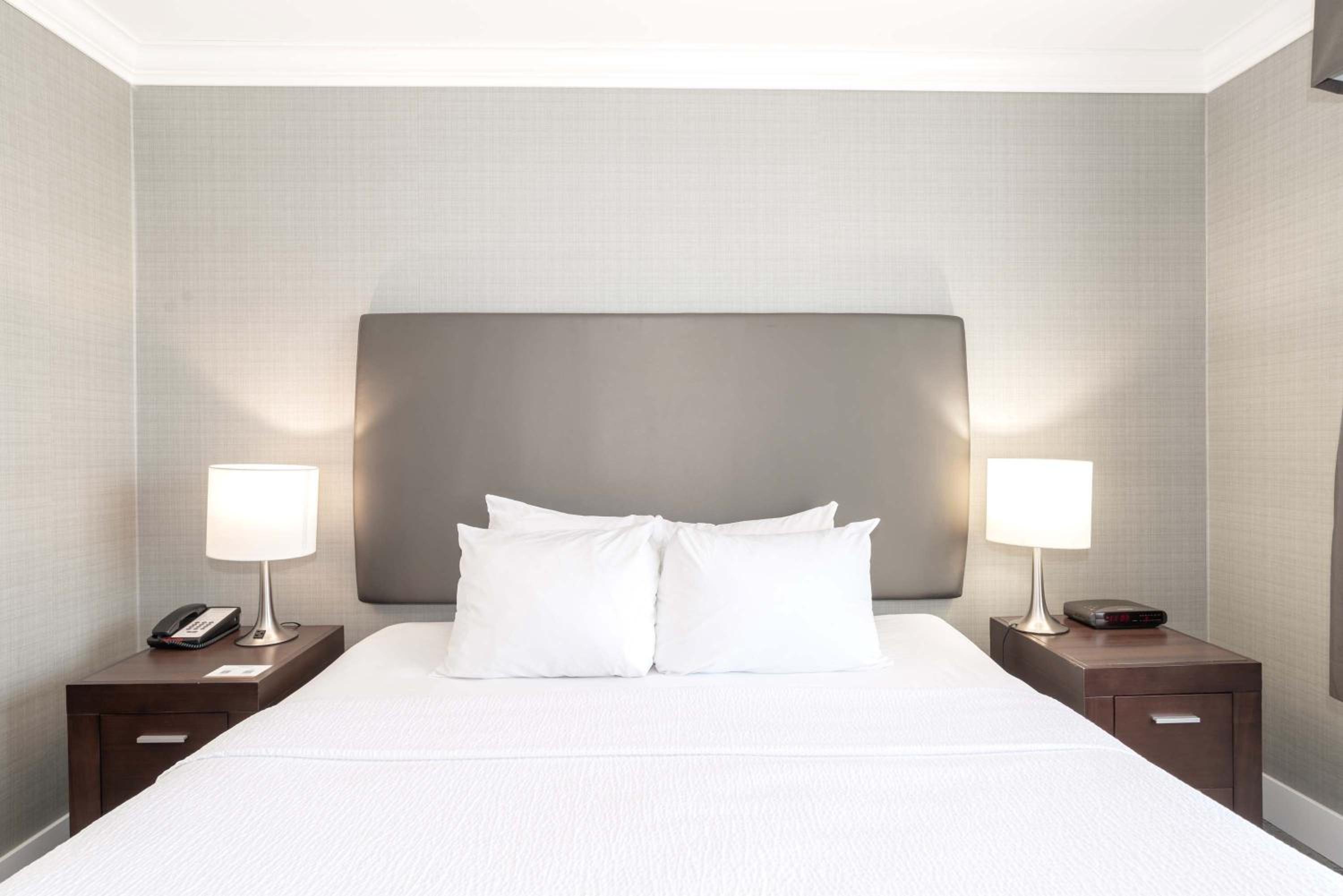 Grand Suite, 1 King Bed, Sofa Bed, Kitchenette - Photo 2