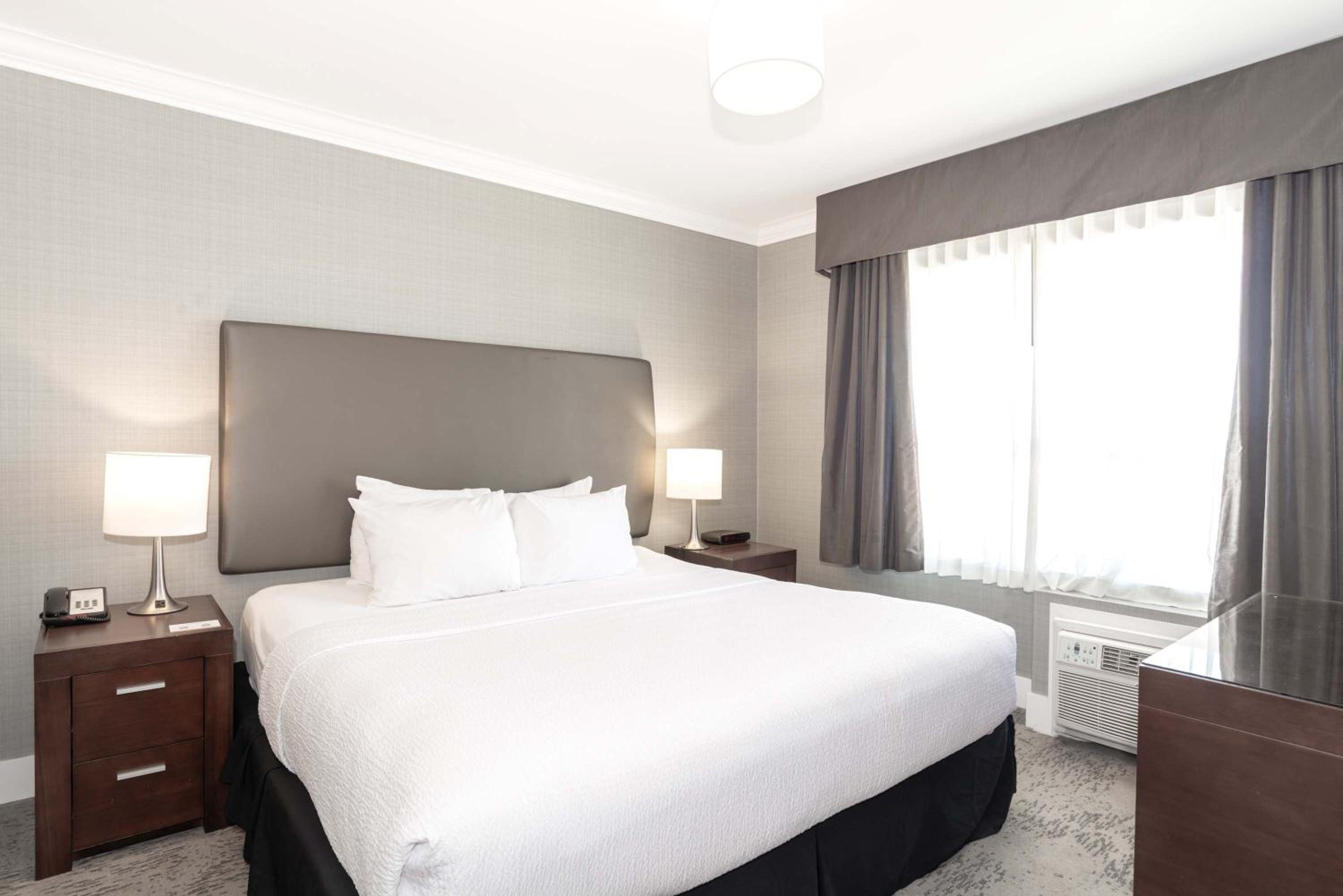 Grand Suite, 1 King Bed, Sofa Bed, Kitchenette - Photo 1