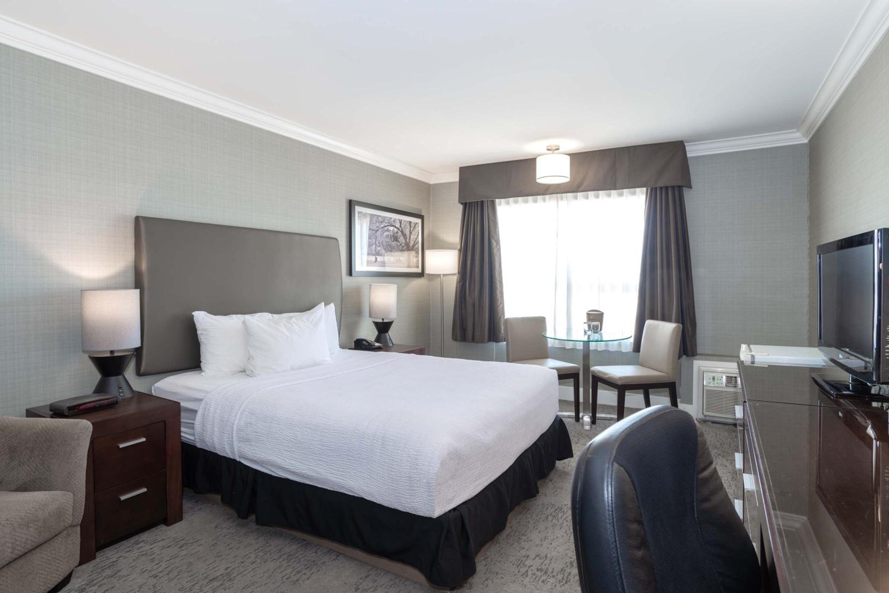 Accessible Room, 1 Queen Bed - Photo 1